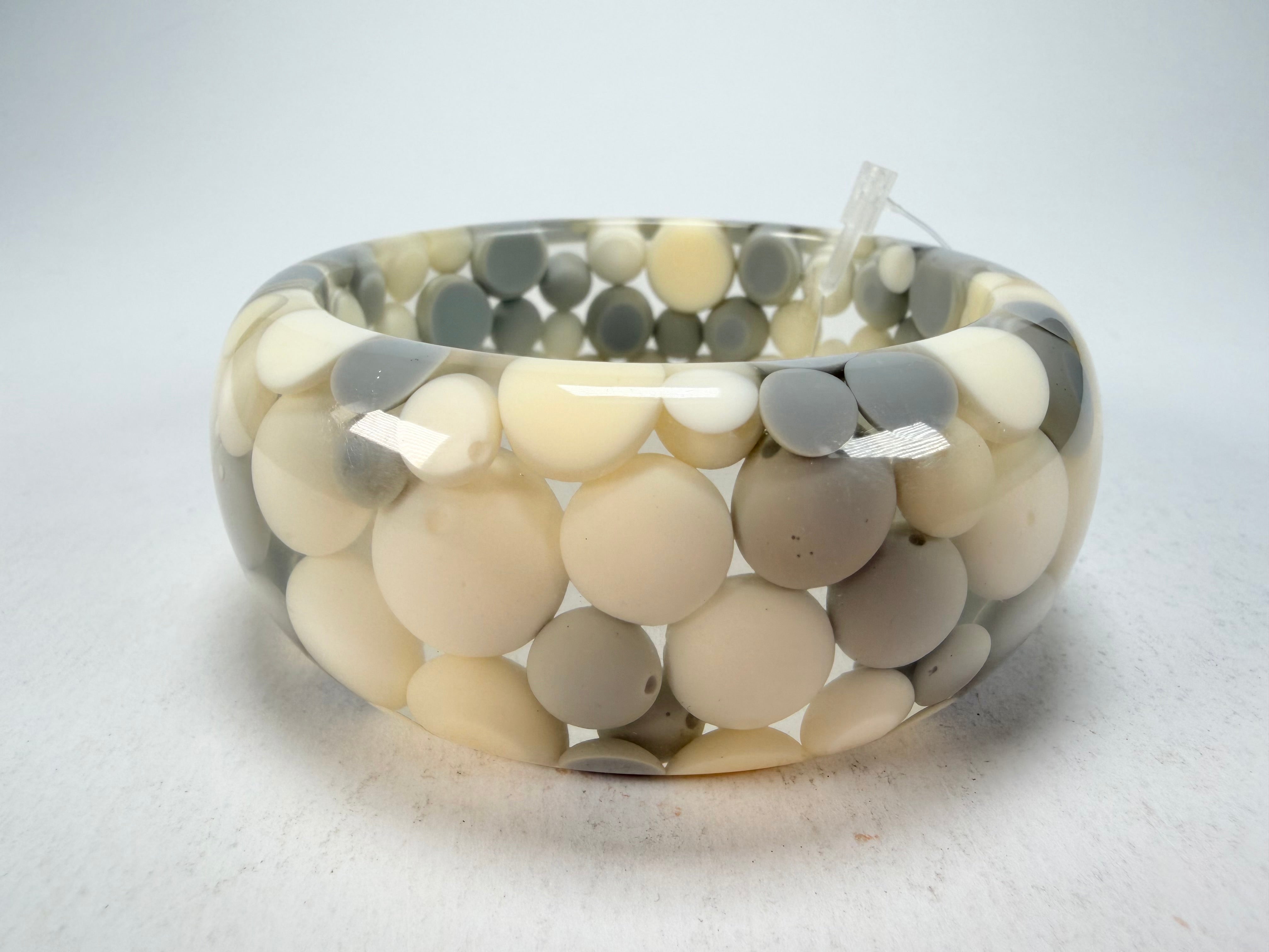 Jackie Brazil "Petit Balls" Cream Mix Spots Solid Round Resin 3.4cm Bangle ( B2520 )