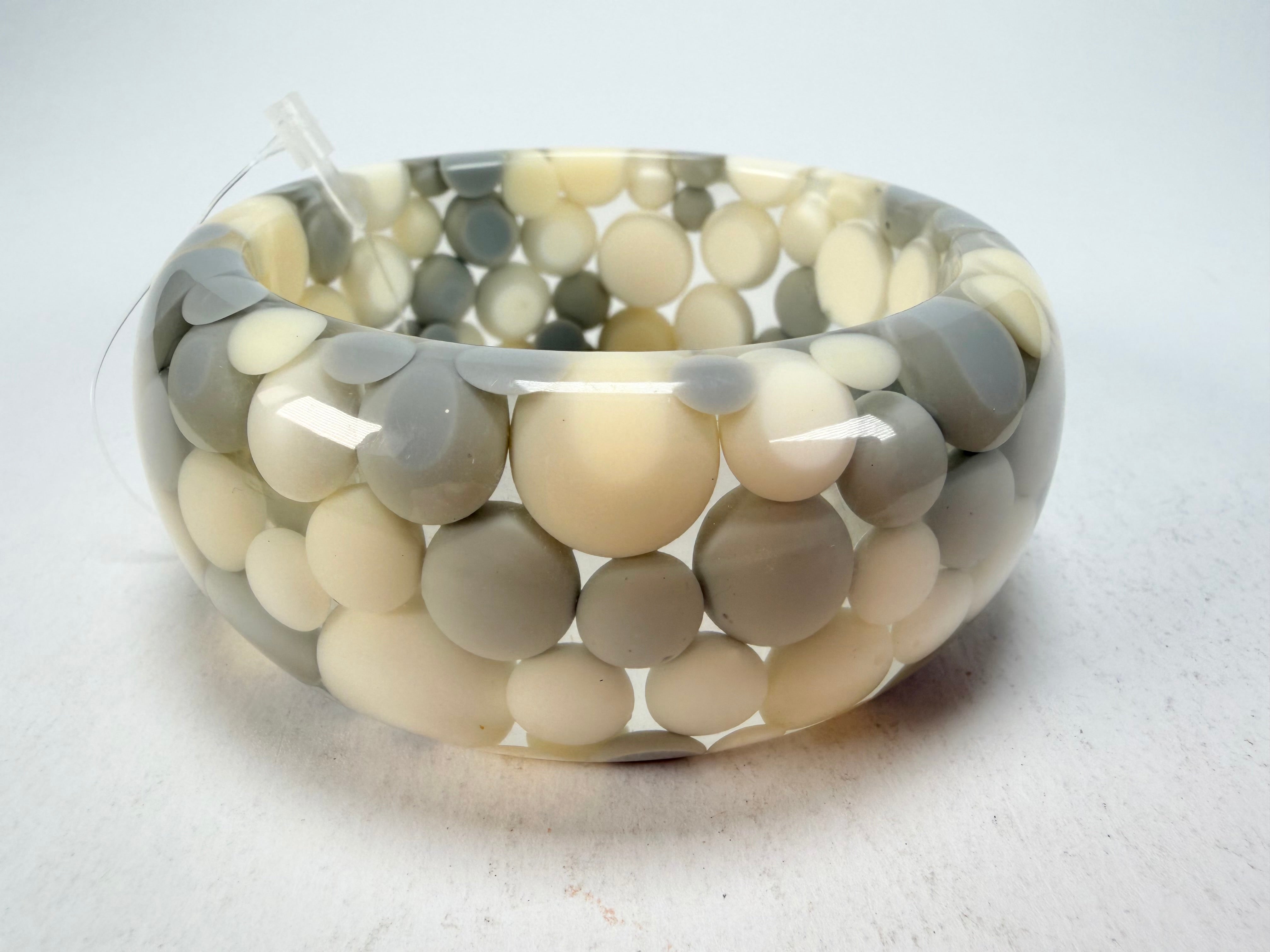 Jackie Brazil "Petit Balls" Cream Mix Spots Solid Round Resin 3.4cm Bangle ( B2520 )