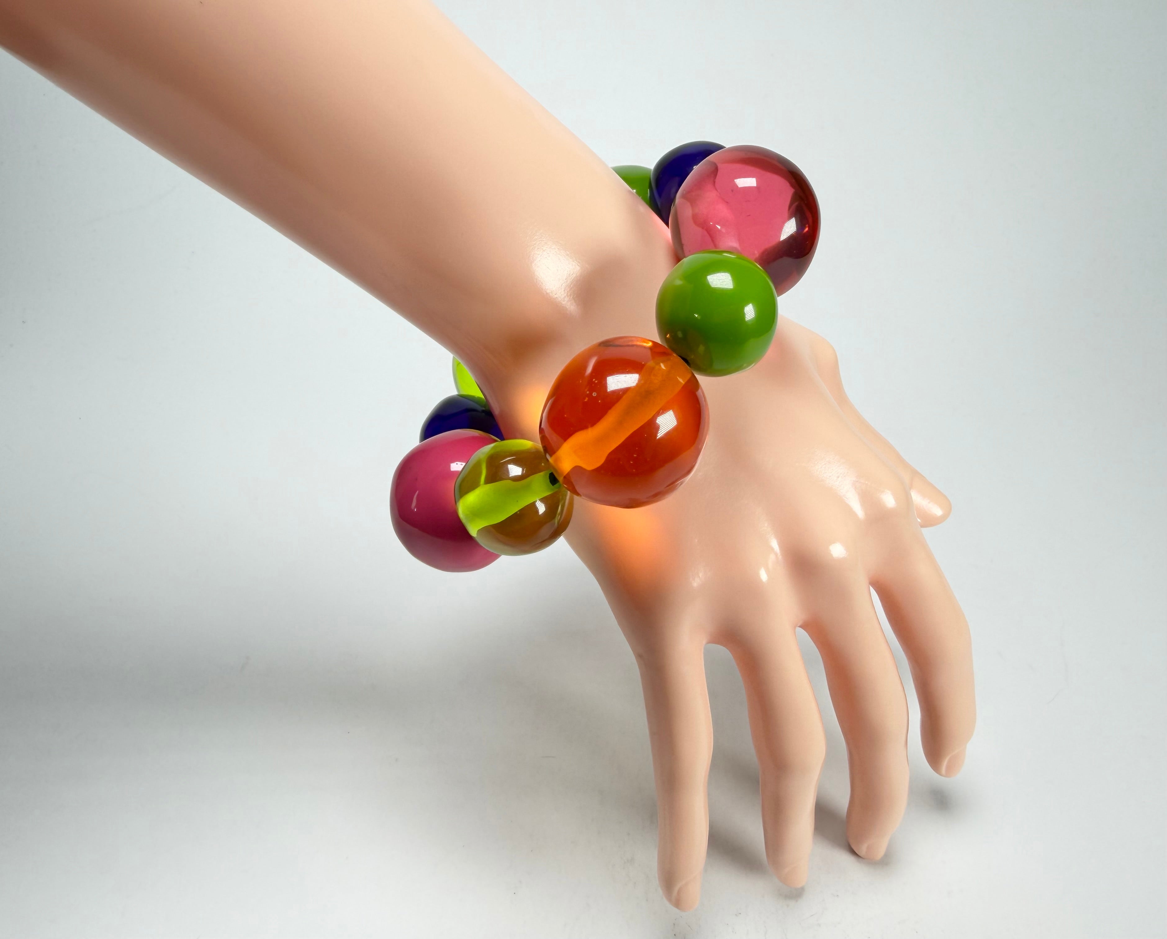 Jackie Brazil "Pebbles On Elastic" Transparent Summer Mix Resin Bracelet ( B2693 )