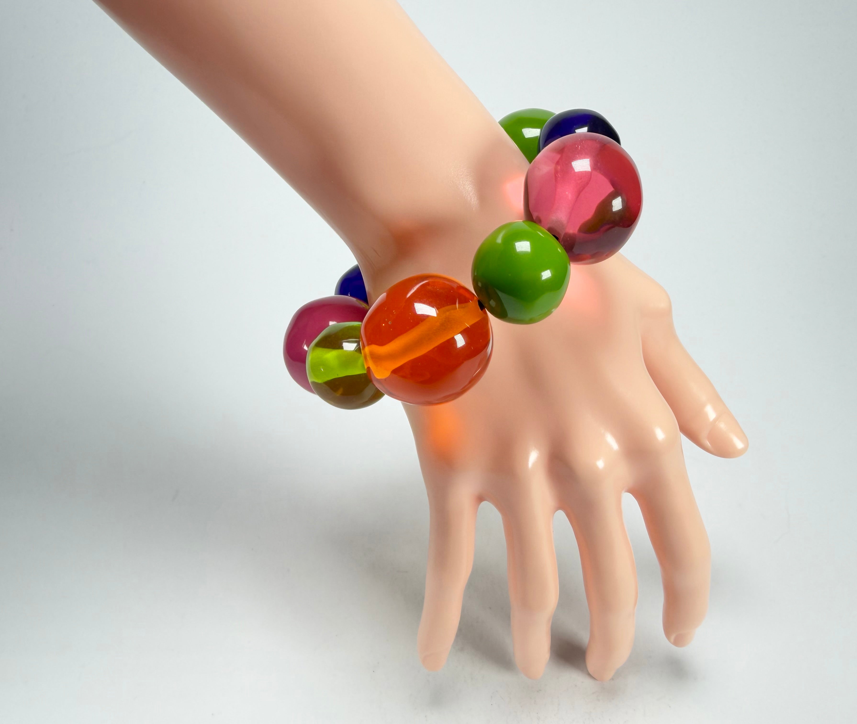Jackie Brazil "Pebbles On Elastic" Transparent Summer Mix Resin Bracelet ( B2693 )