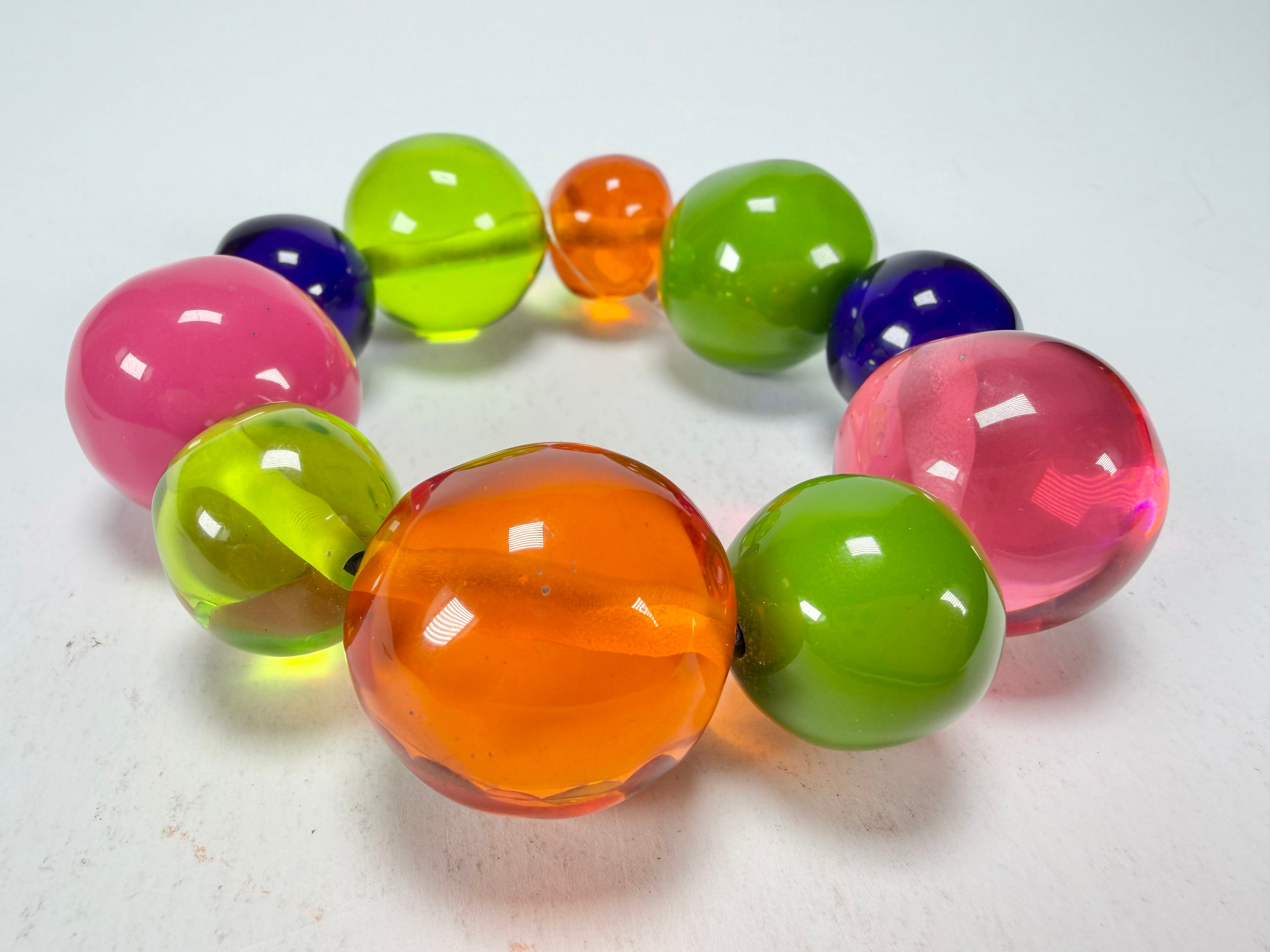 Jackie Brazil "Pebbles On Elastic" Transparent Summer Mix Resin Bracelet ( B2693 )