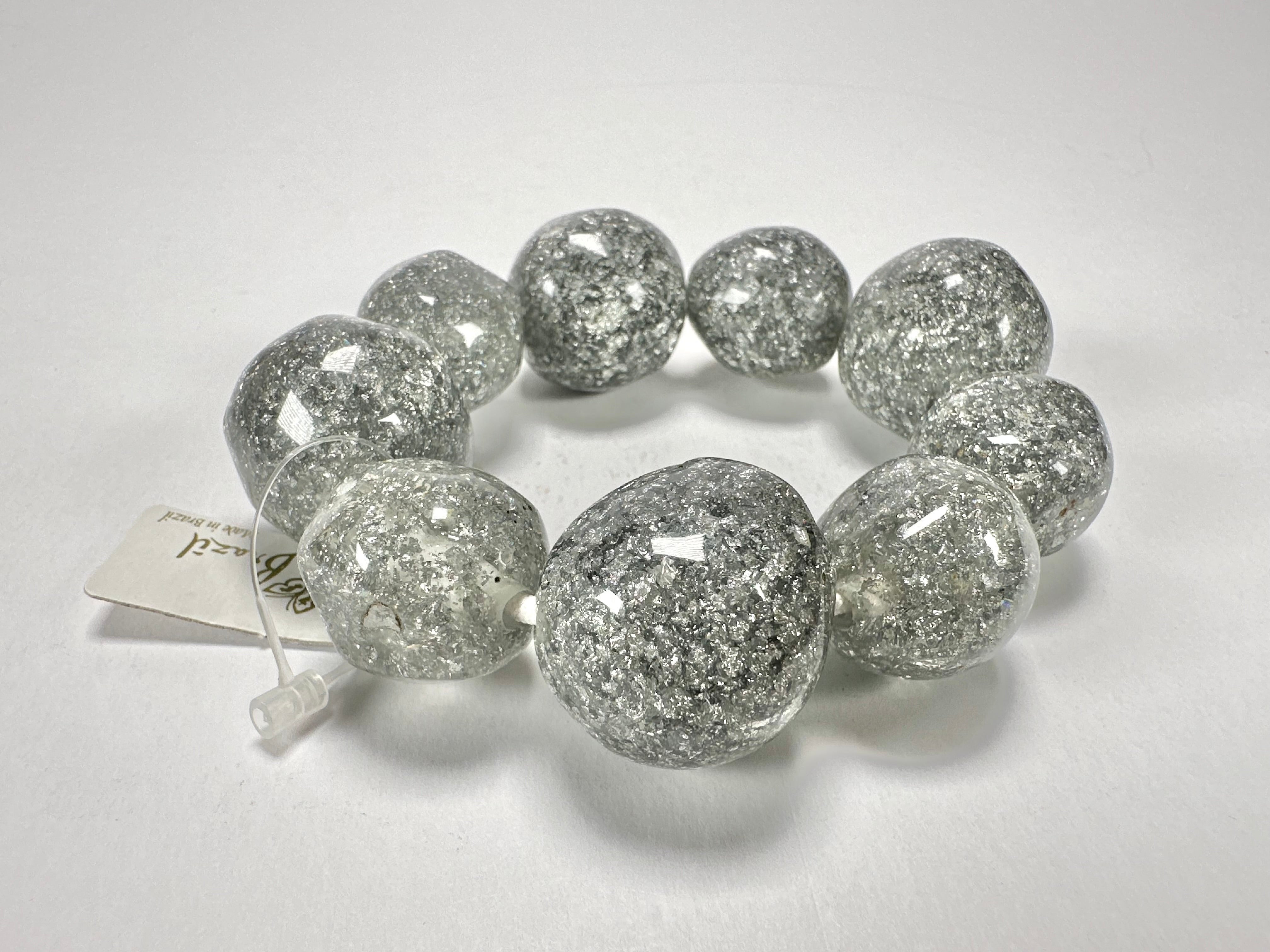 Jackie Brazil "Pebbles On Elastic" Silver Flakes Resin Bracelet ( B2693 )