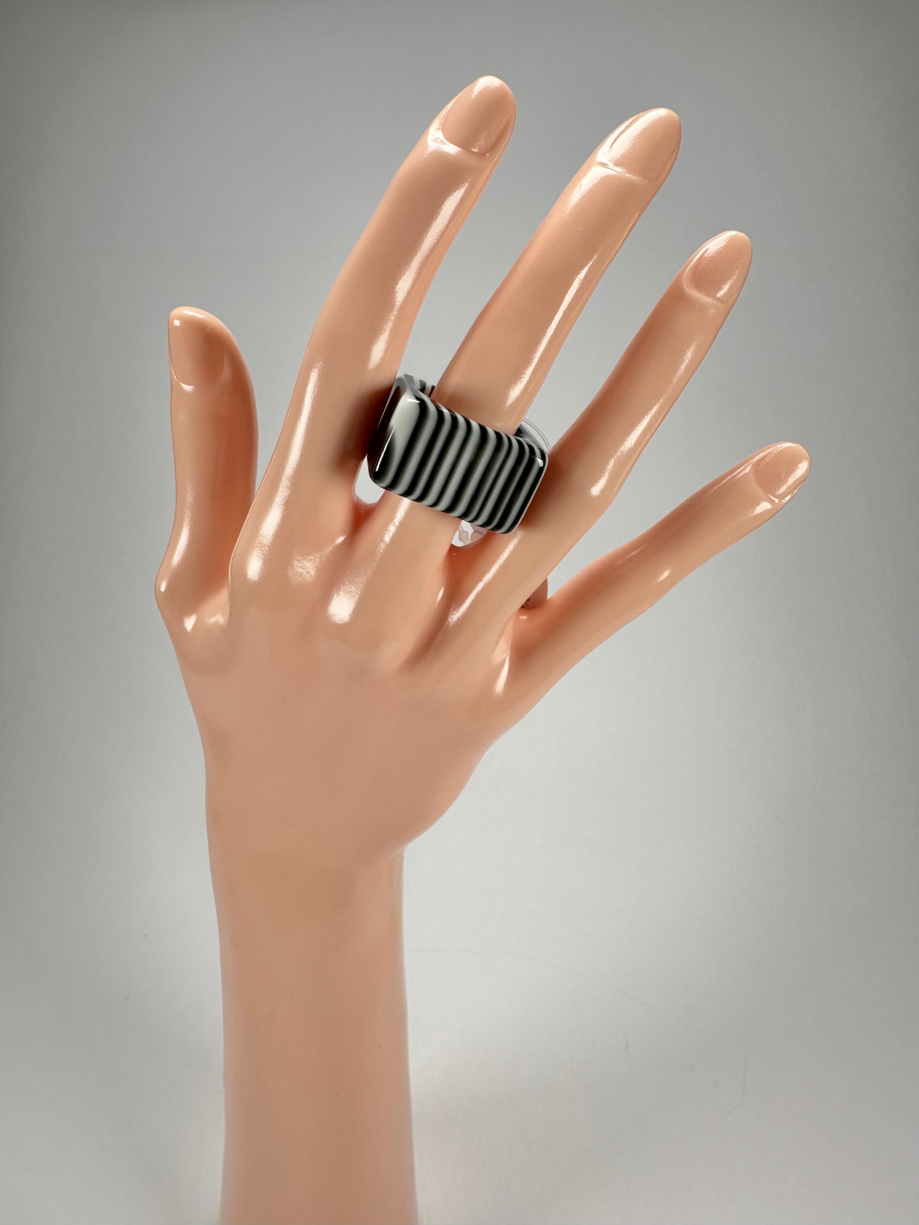 Jackie Brazil "Tiger Stripe" Pop Liquorice Black & White Striped Square Resin Ring ( R1983 ) Size UK O / USA 7