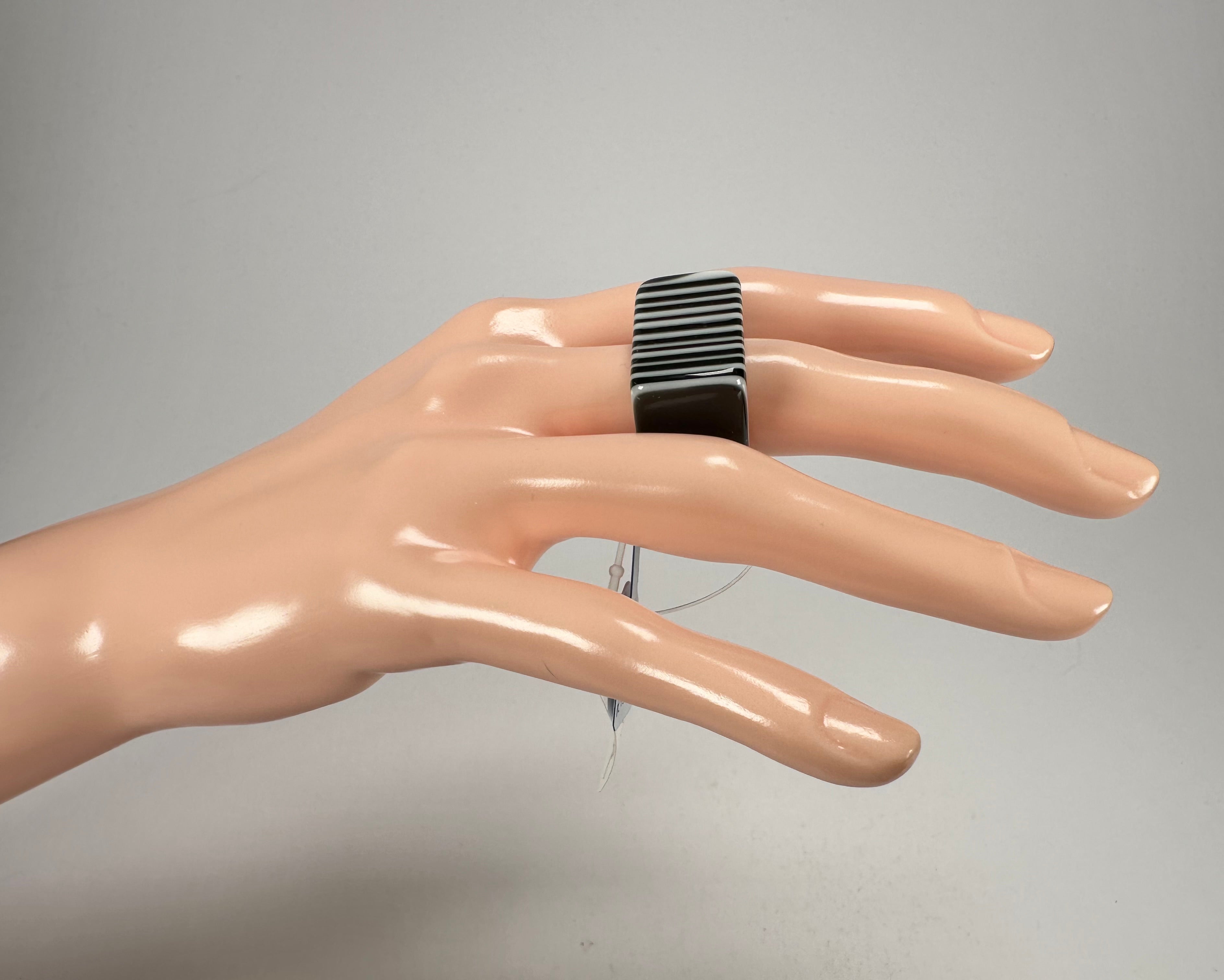 Jackie Brazil "Tiger Stripe" Pop Liquorice Black & White Striped Square Resin Ring ( R1983 ) Size UK O / USA 7