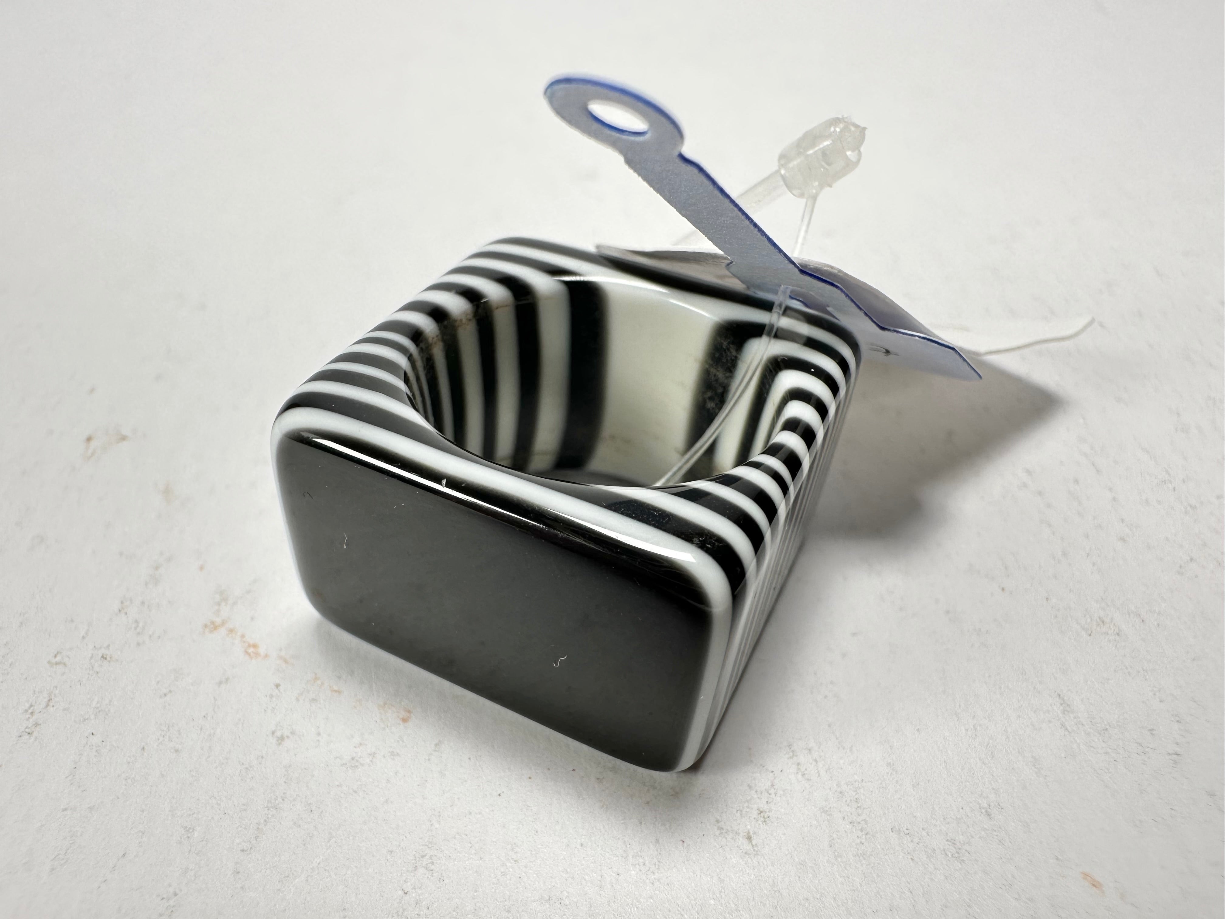 Jackie Brazil "Tiger Stripe" Pop Liquorice Black & White Striped Square Resin Ring ( R1983 ) Size UK O / USA 7