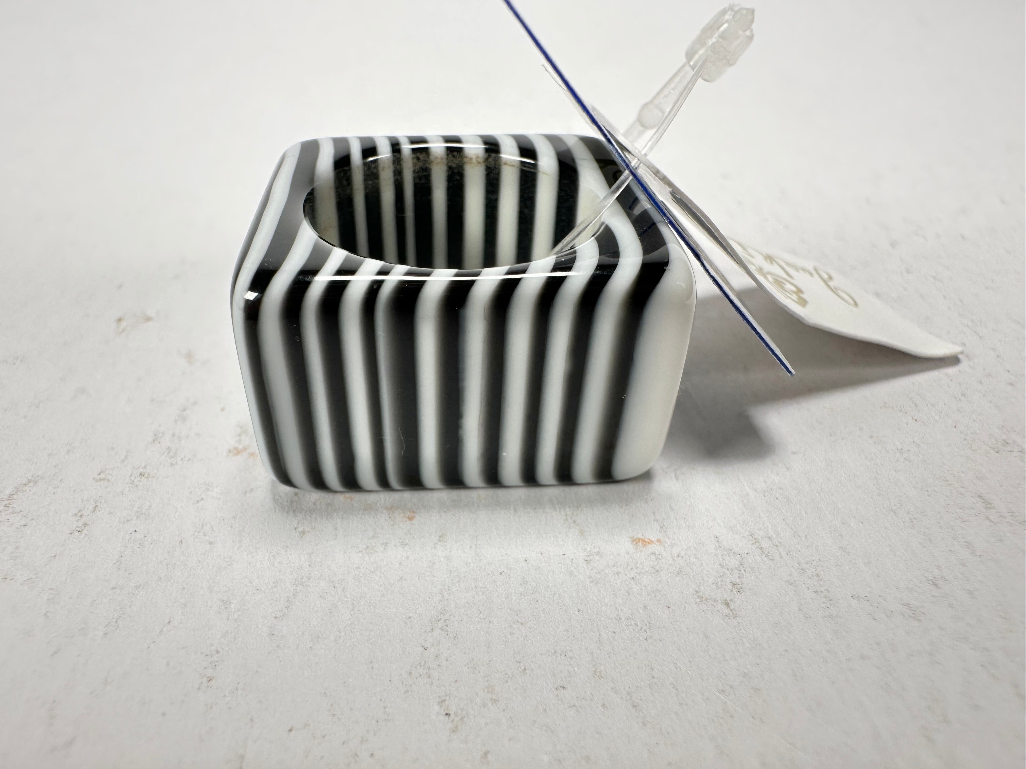Jackie Brazil "Tiger Stripe" Pop Liquorice Black & White Striped Square Resin Ring ( R1983 ) Size UK O / USA 7