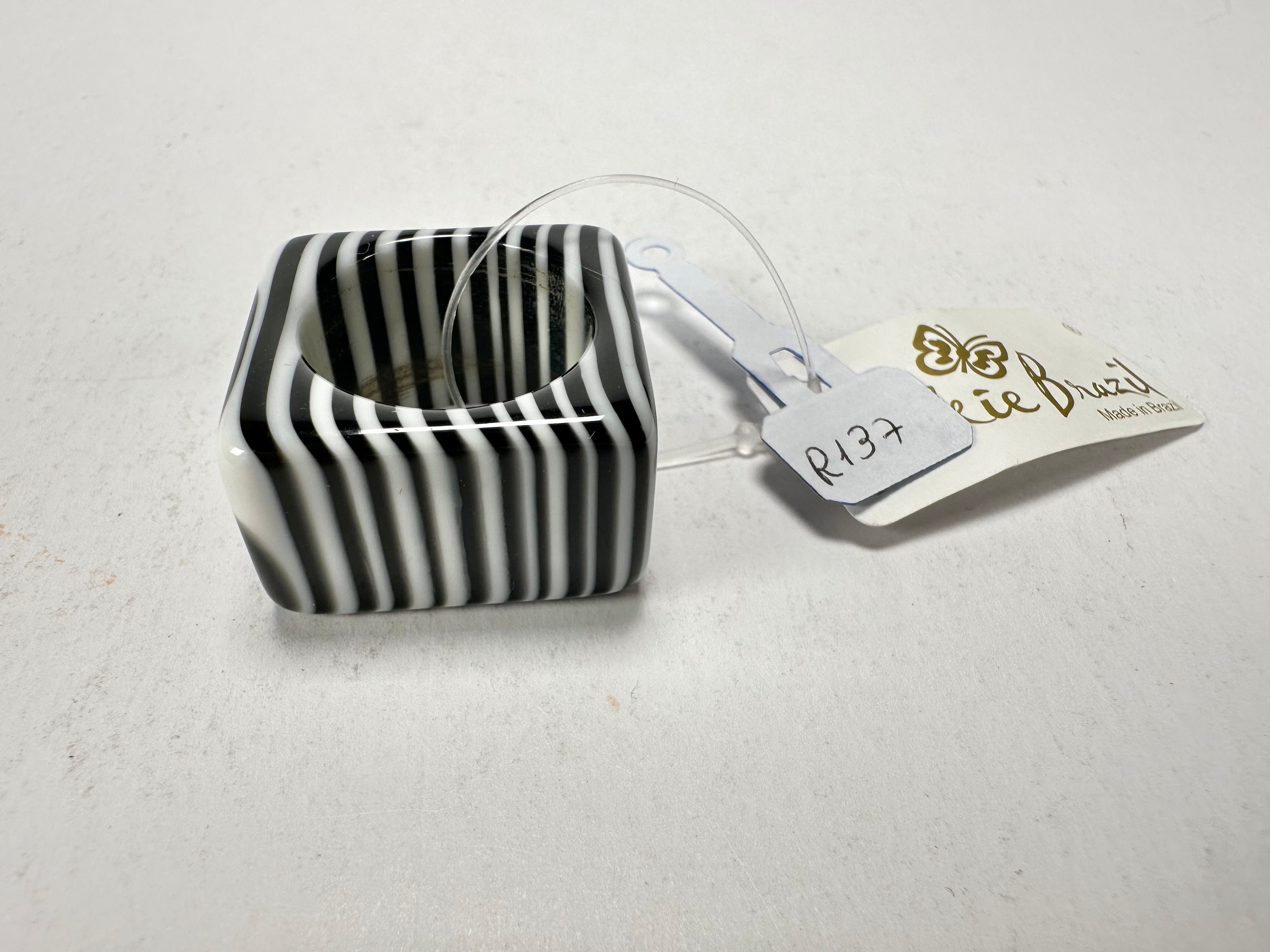 Jackie Brazil "Tiger Stripe" Pop Liquorice Black & White Striped Square Resin Ring ( R1983 ) Size UK O / USA 7