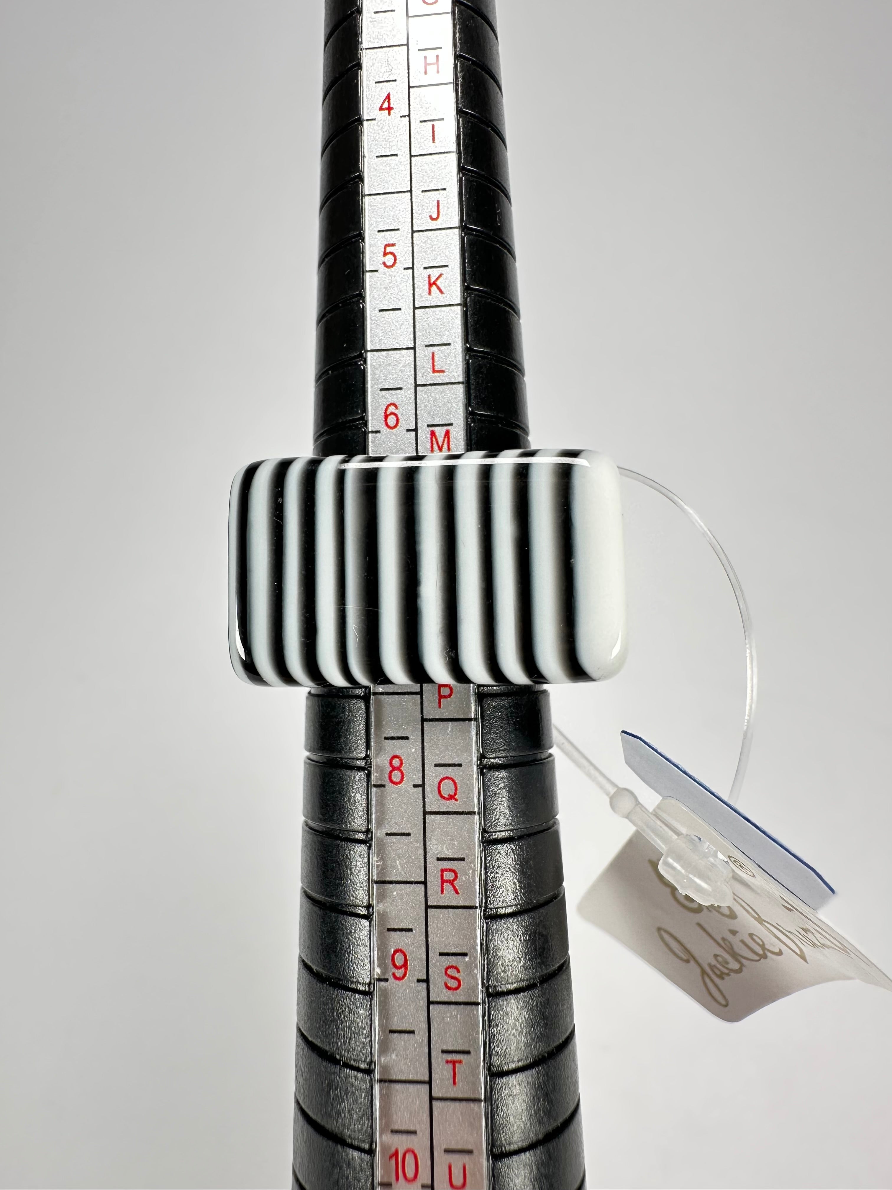 Jackie Brazil "Tiger Stripe" Pop Liquorice Black & White Striped Square Resin Ring ( R1983 ) Size UK O / USA 7