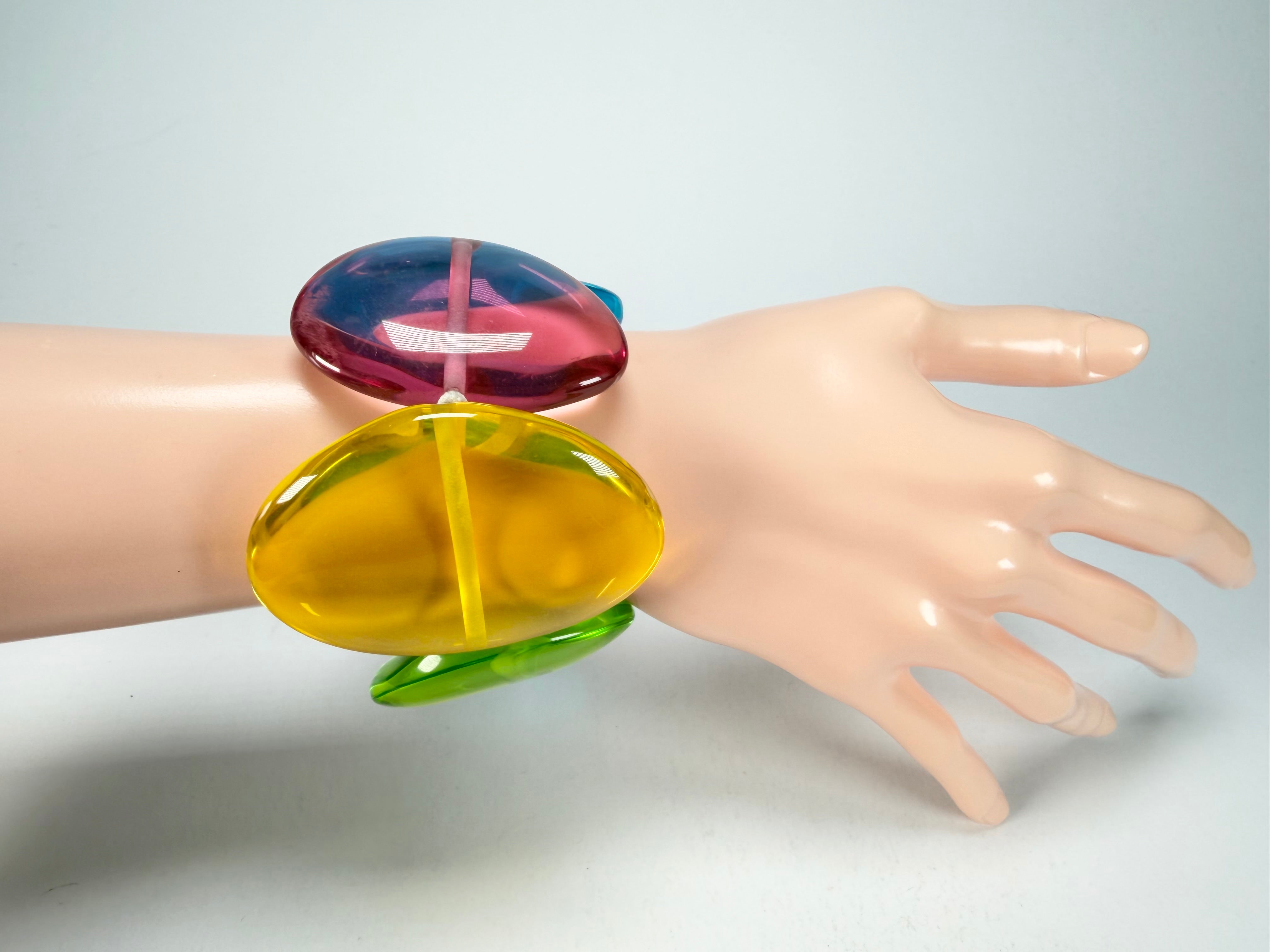 Jackie Brazil "Riverstones" Transparent Summer Mix Stone Large Flat Stones On Elastic Bracelet ( B3716 )