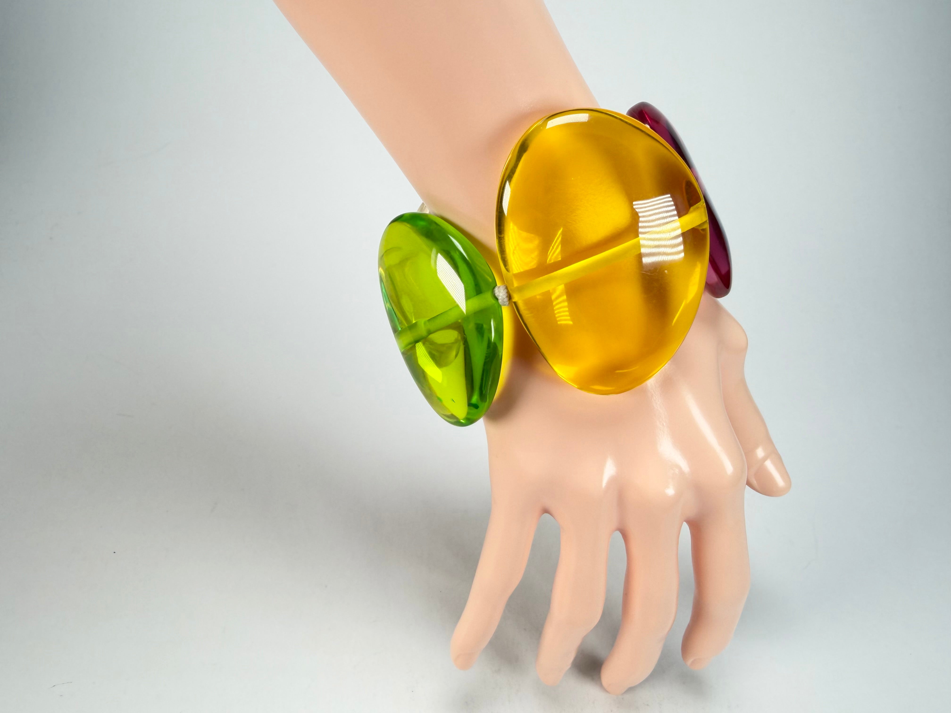 Jackie Brazil "Riverstones" Transparent Summer Mix Stone Large Flat Stones On Elastic Bracelet ( B3716 )