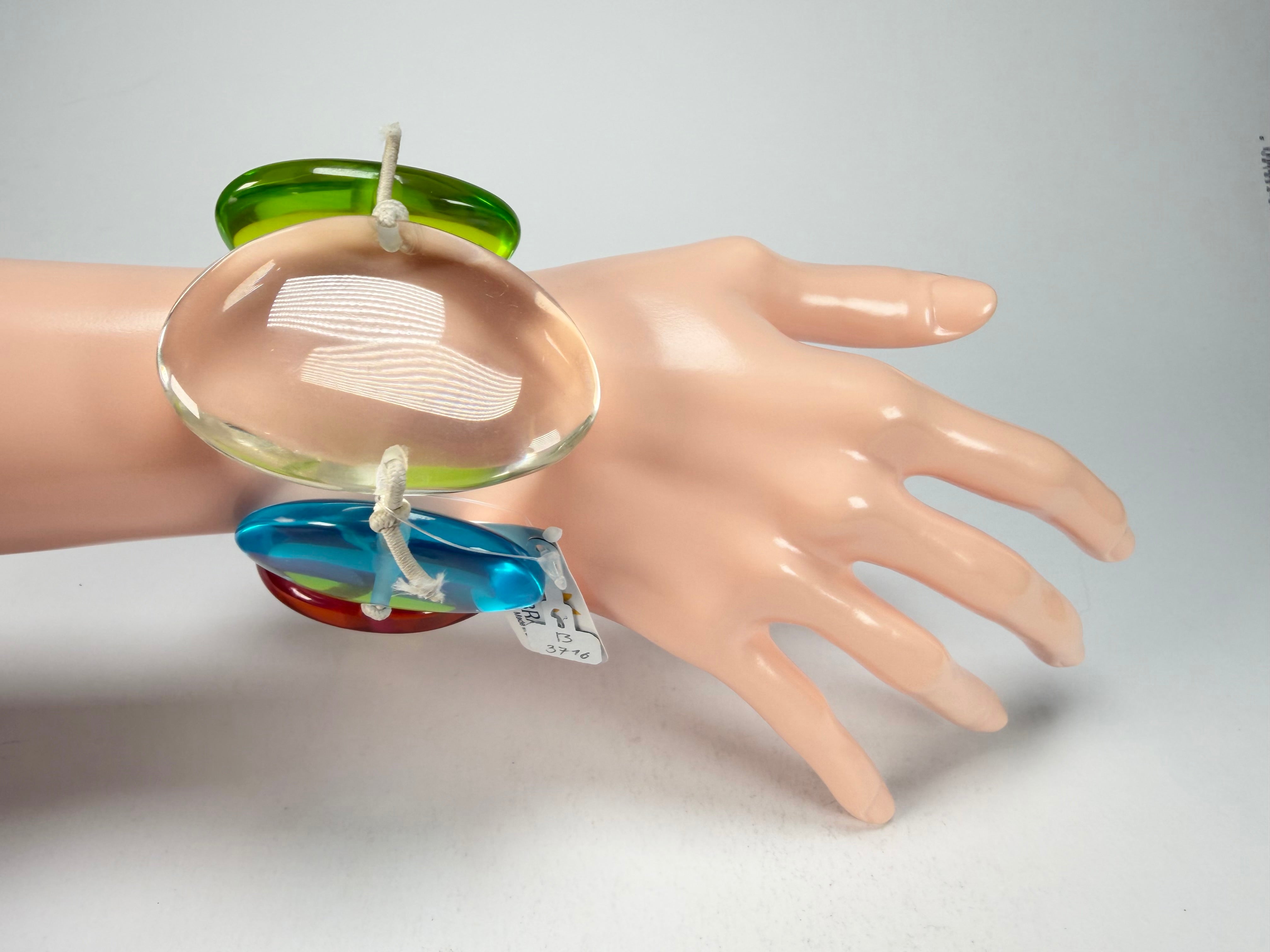 Jackie Brazil "Riverstones" Transparent Summer Mix Stone Large Flat Stones On Elastic Bracelet ( B3716 )