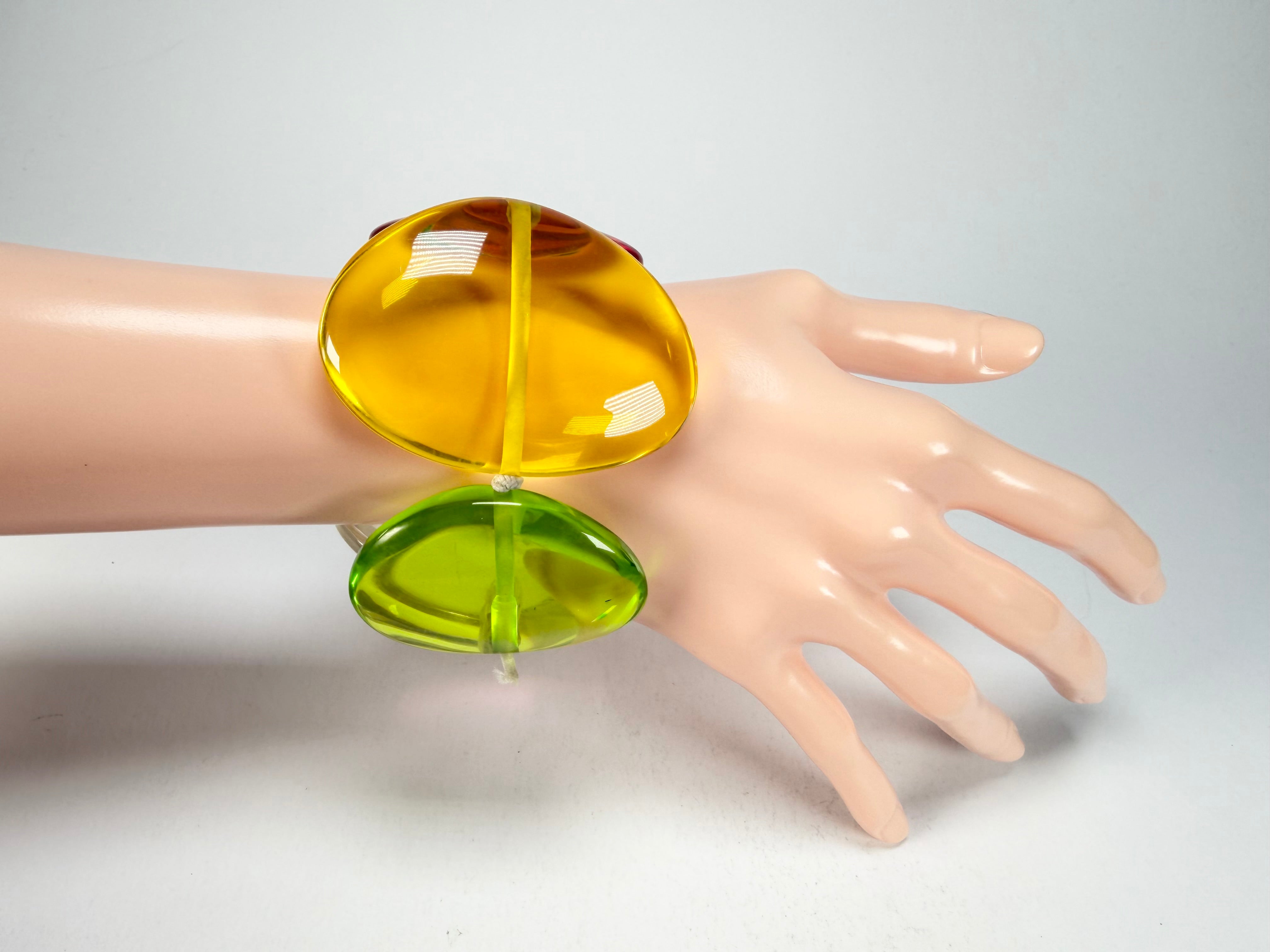 Jackie Brazil "Riverstones" Transparent Summer Mix Stone Large Flat Stones On Elastic Bracelet ( B3716 )