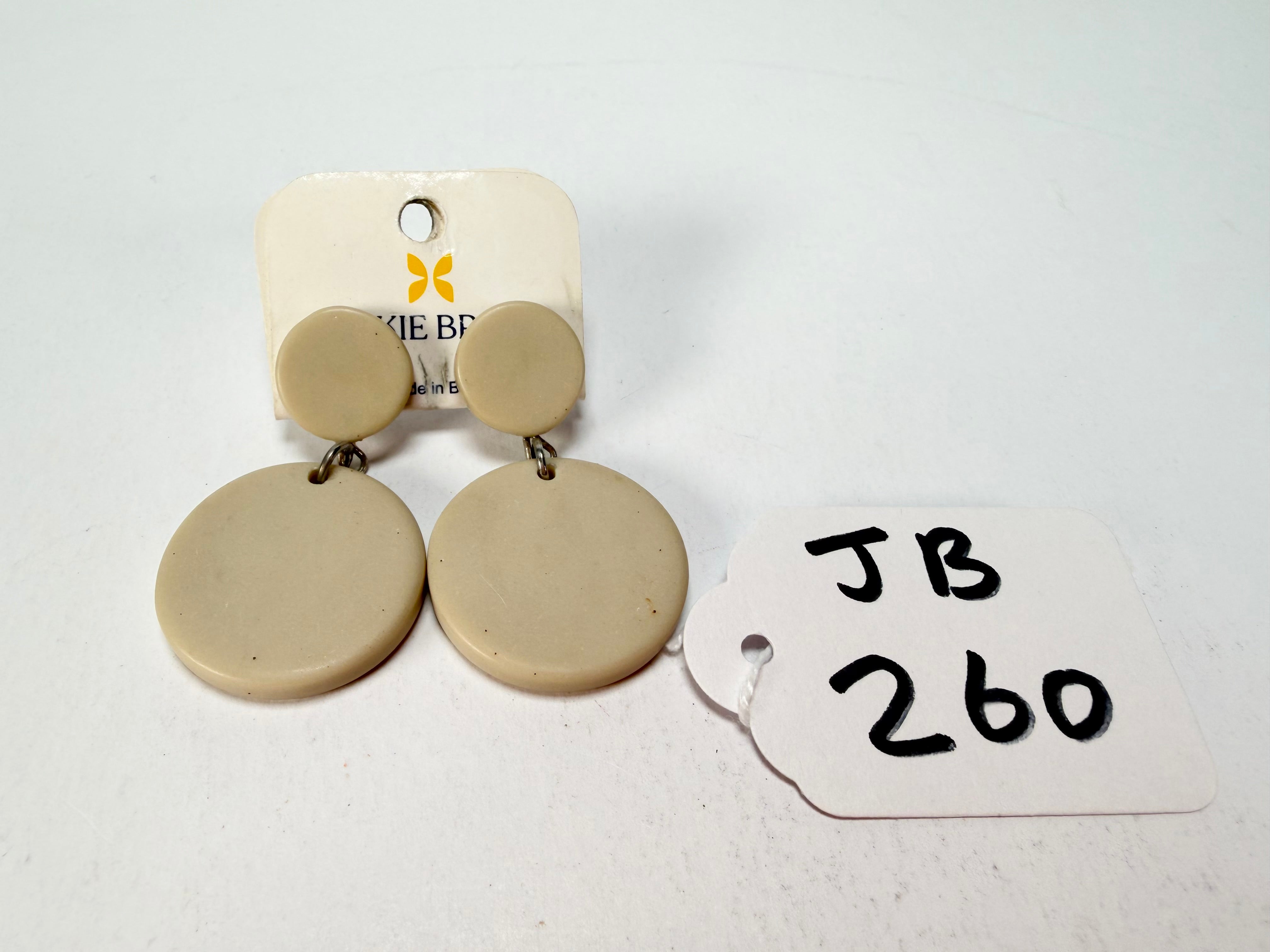 Jackie Brazil "Duo Stud" Natural Disk On Pin Beige Matte Resin Earrings ( E0520 )