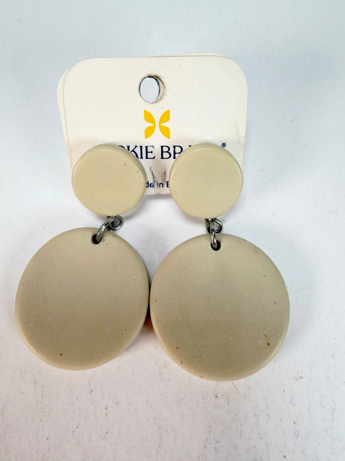 Jackie Brazil "Duo Stud" Natural Disk On Pin Beige Matte Resin Earrings ( E0520 )