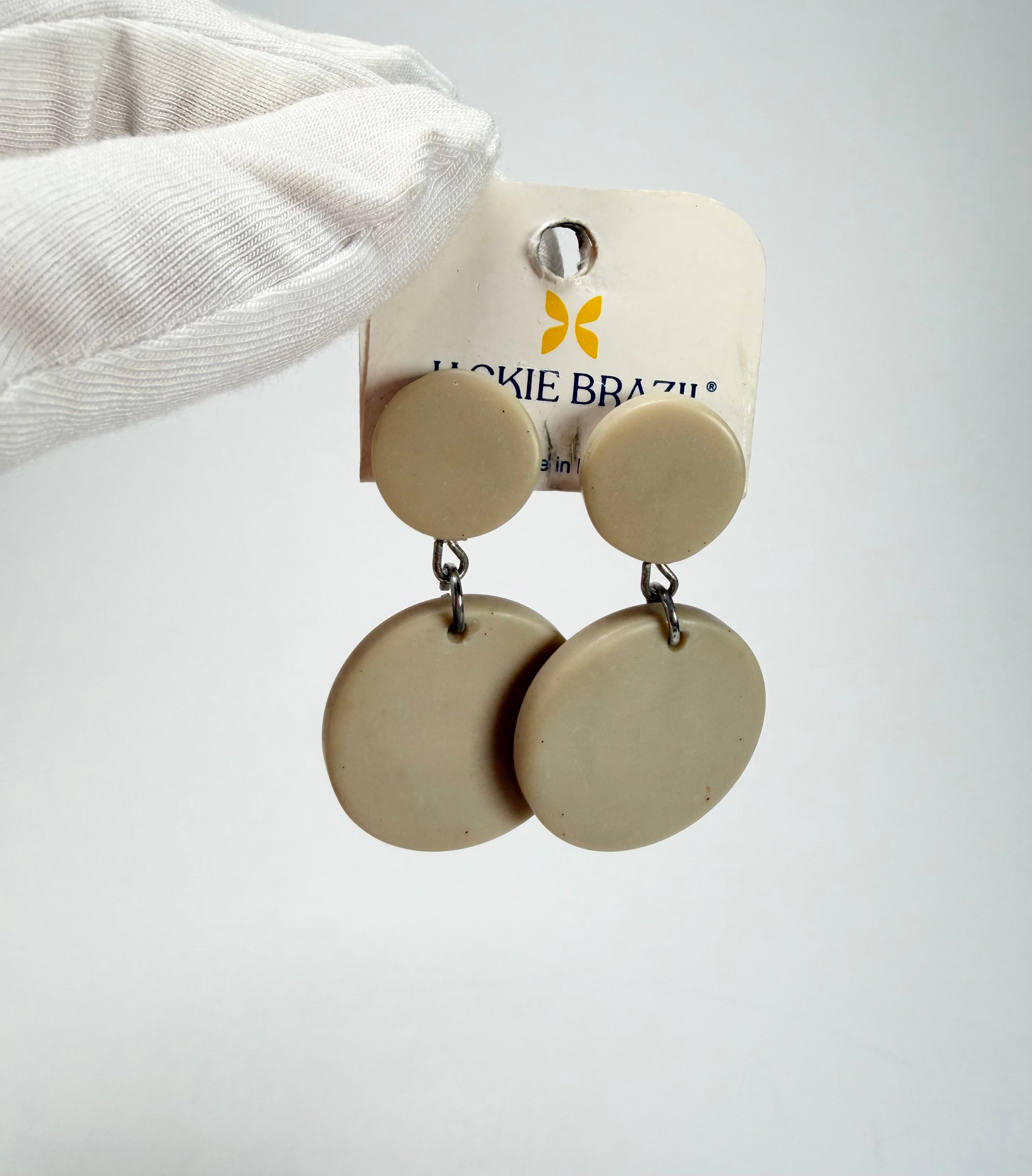 Jackie Brazil "Duo Stud" Natural Disk On Pin Beige Matte Resin Earrings ( E0520 )