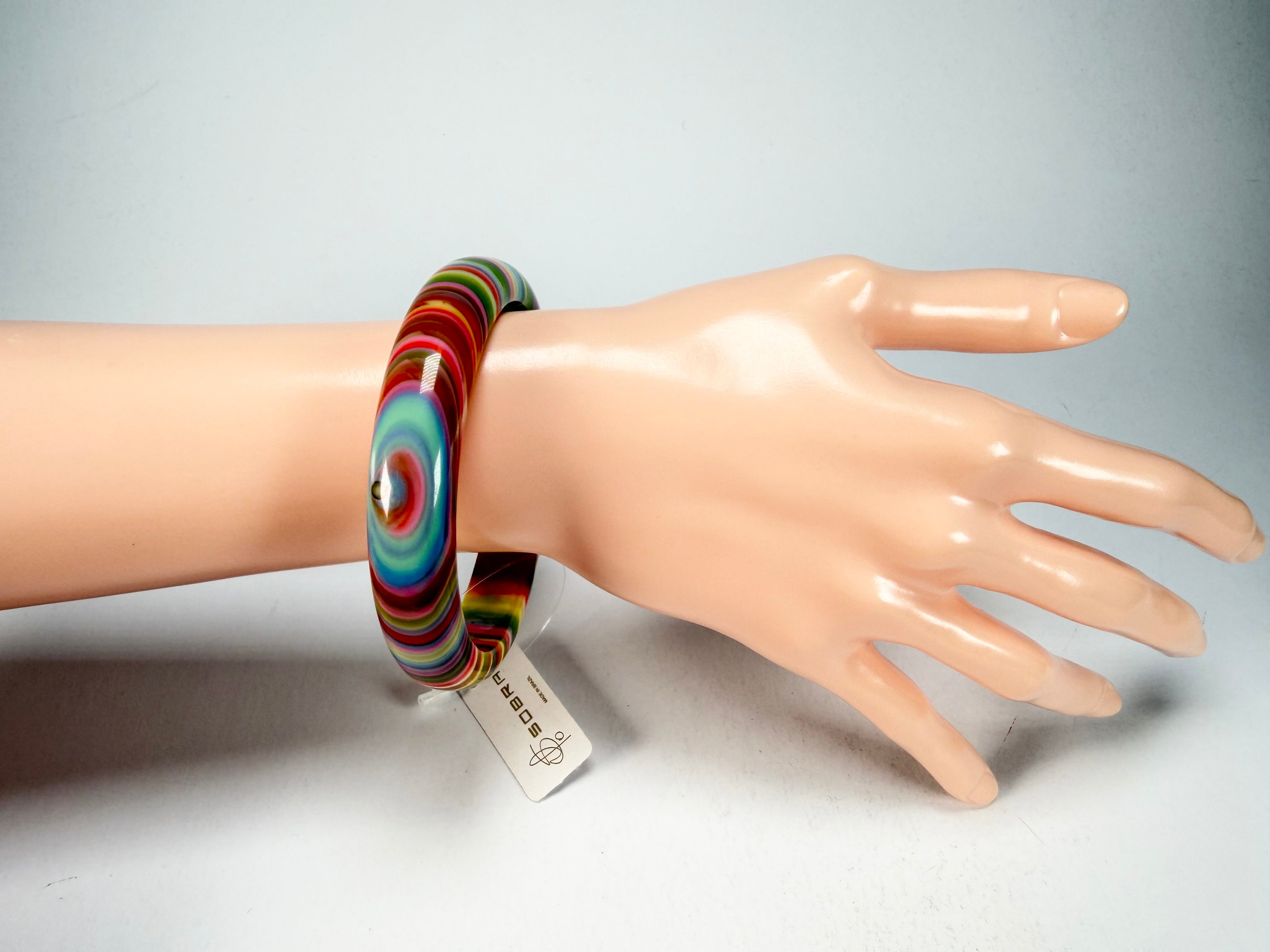Jackie Brazil "Thin Cat Eye" Liquorice Allsorts with Cat Eye Spring Colour 1.3cm Resin Bangle ( B1151 )