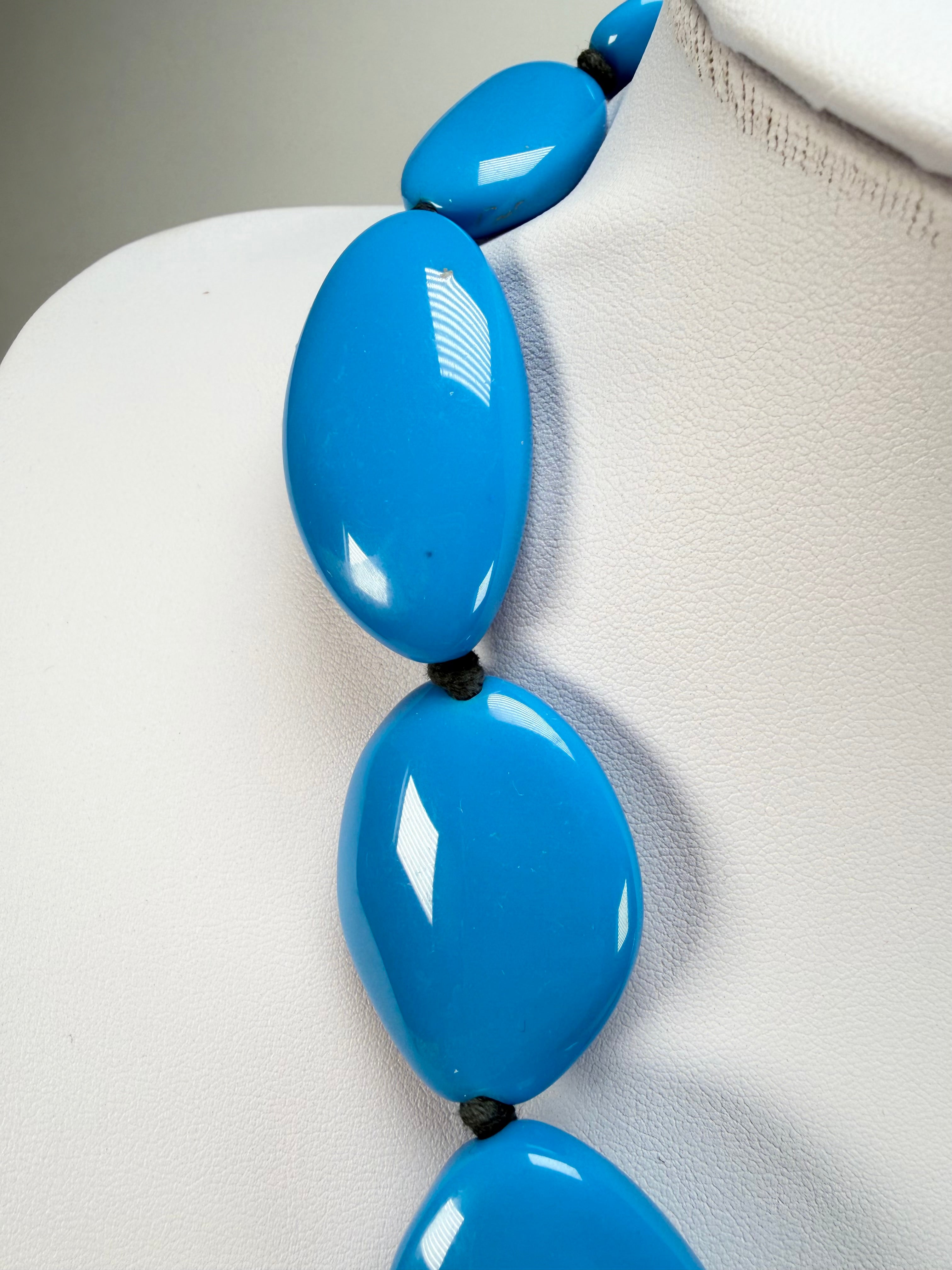 Jackie Brazil "Blue Gloss" Short Flat Riverstones 50cm Necklace ( N3616 )