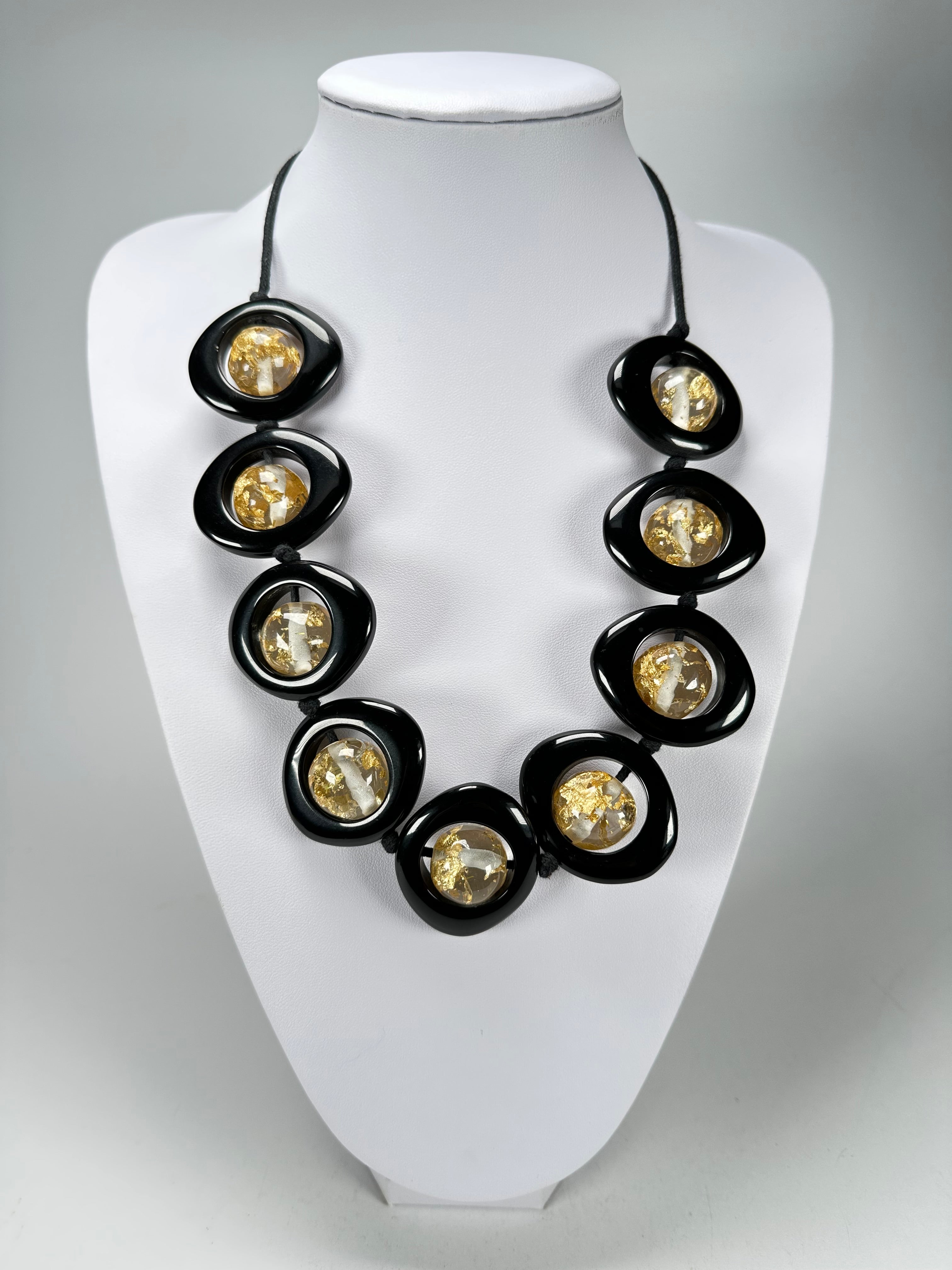 Jackie Brazil "Saturn" Black & Gold Flakes Disc & Ball On String Short 50cm Necklace ( N0051 )