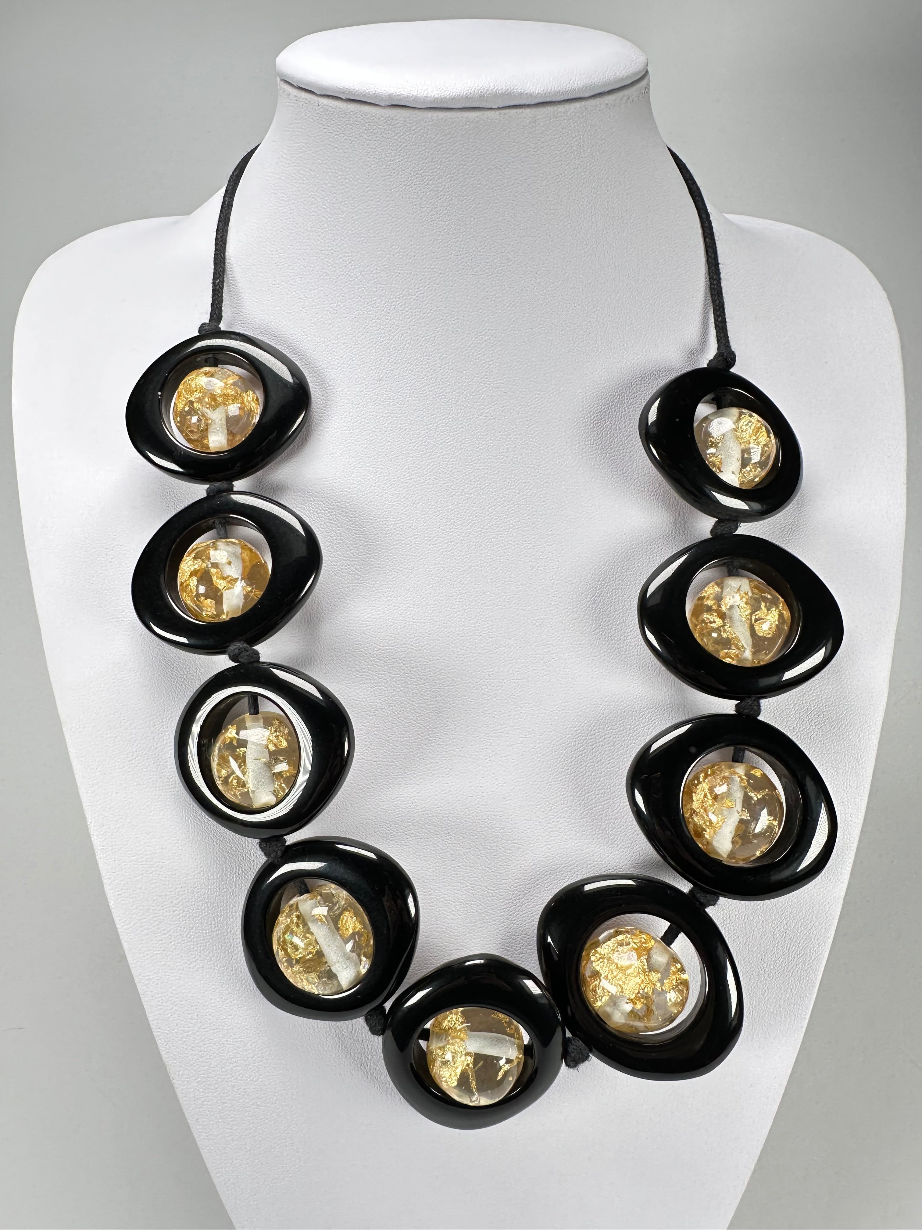 Jackie Brazil "Saturn" Black & Gold Flakes Disc & Ball On String Short 50cm Necklace ( N0051 )