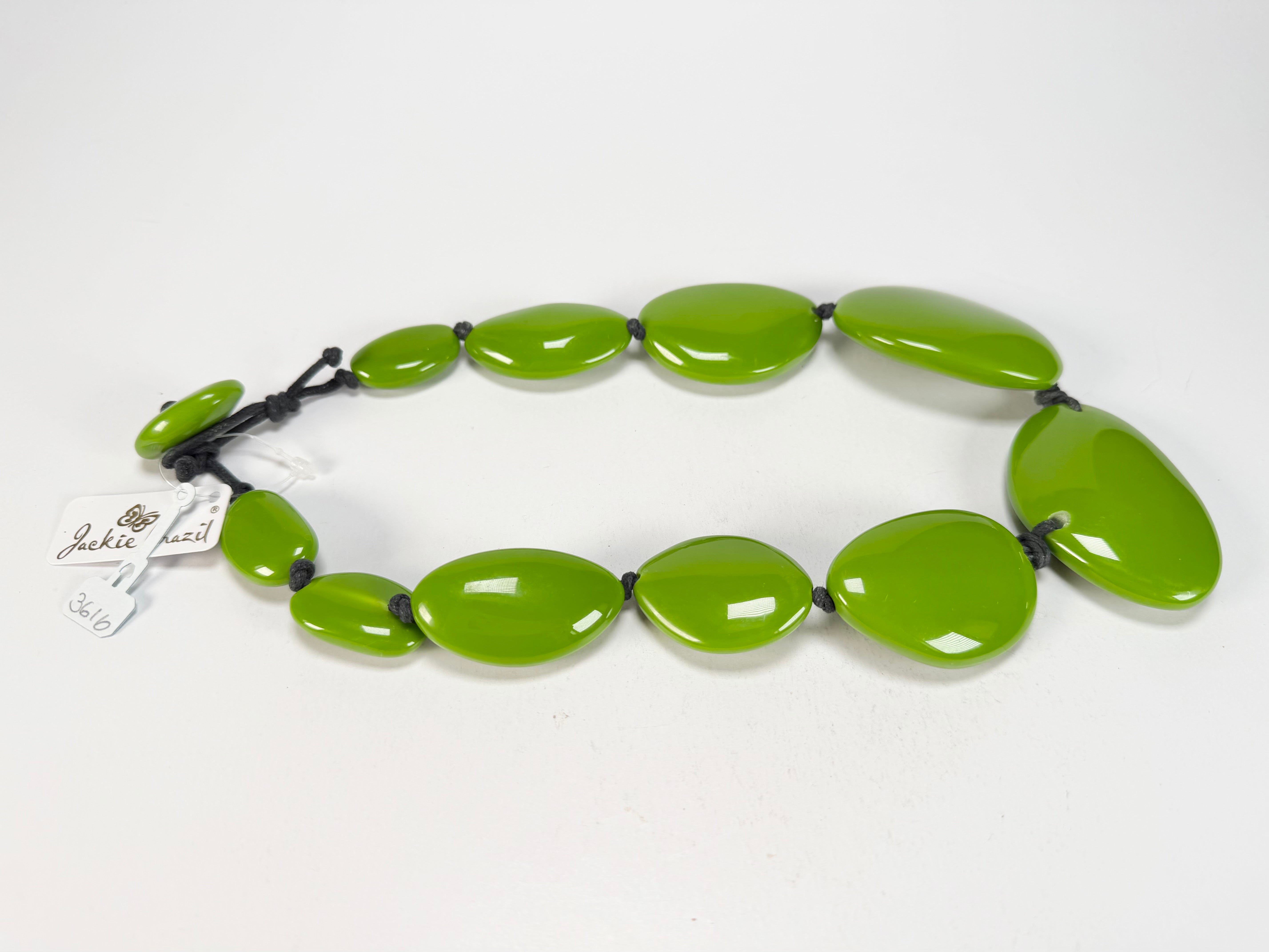 Jackie Brazil "Green Gloss" Short Flat Riverstones 50cm Necklace ( N3616 )
