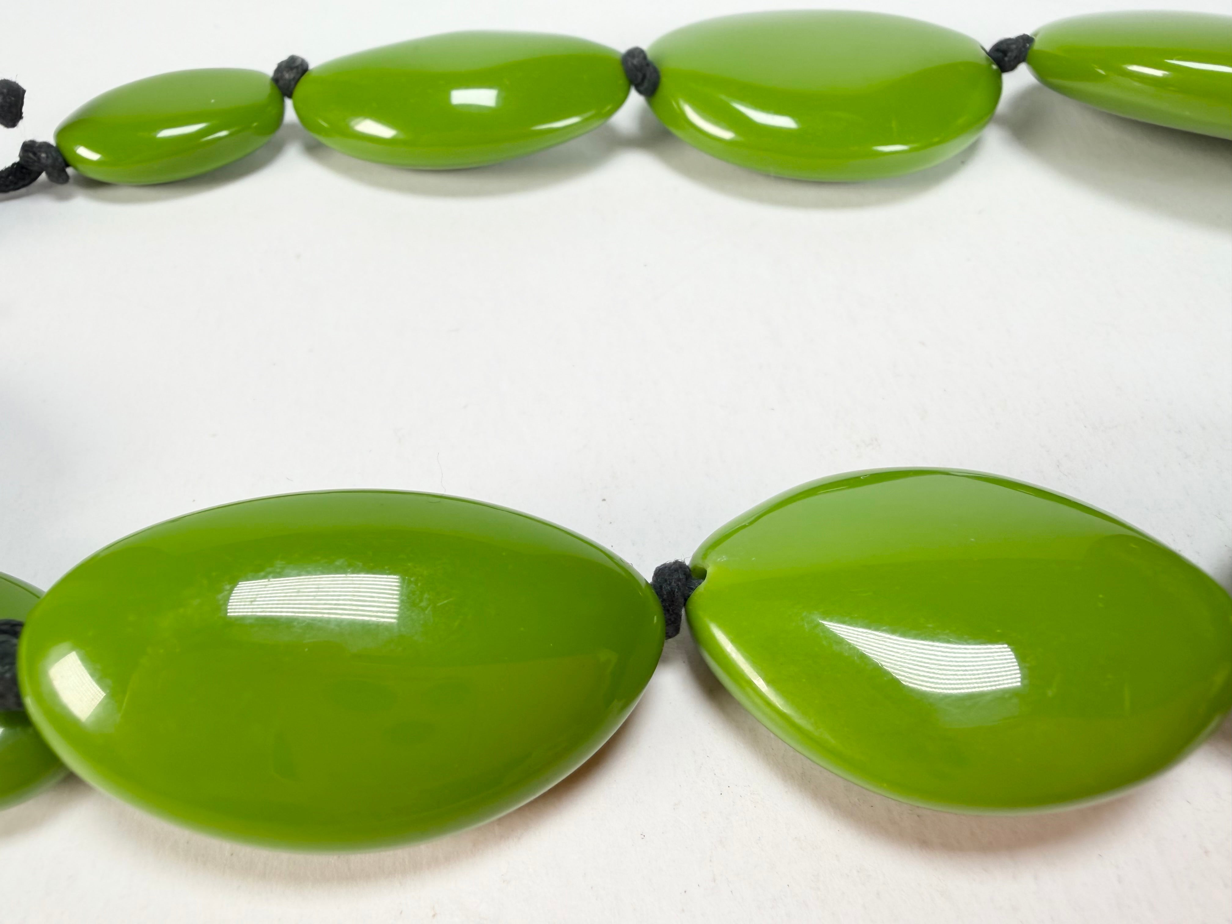 Jackie Brazil "Green Gloss" Short Flat Riverstones 50cm Necklace ( N3616 )