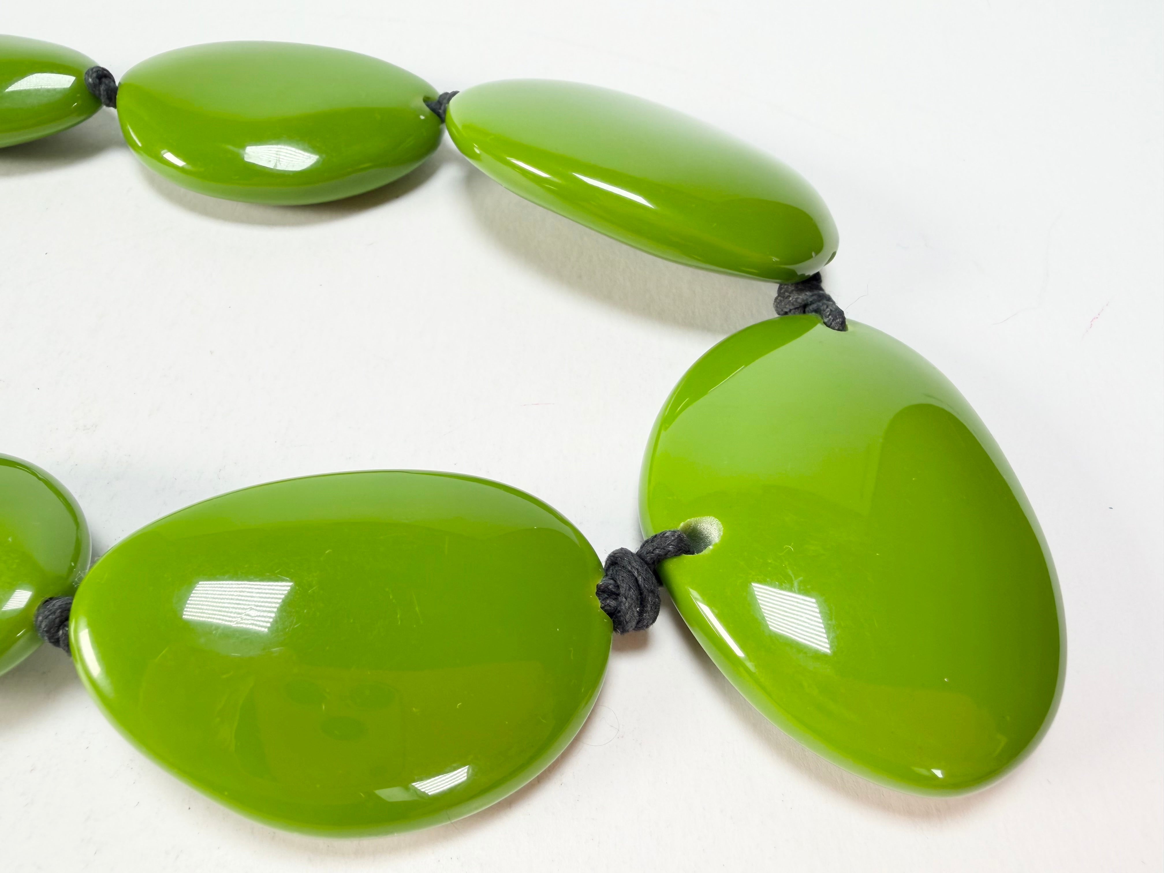 Jackie Brazil "Green Gloss" Short Flat Riverstones 50cm Necklace ( N3616 )