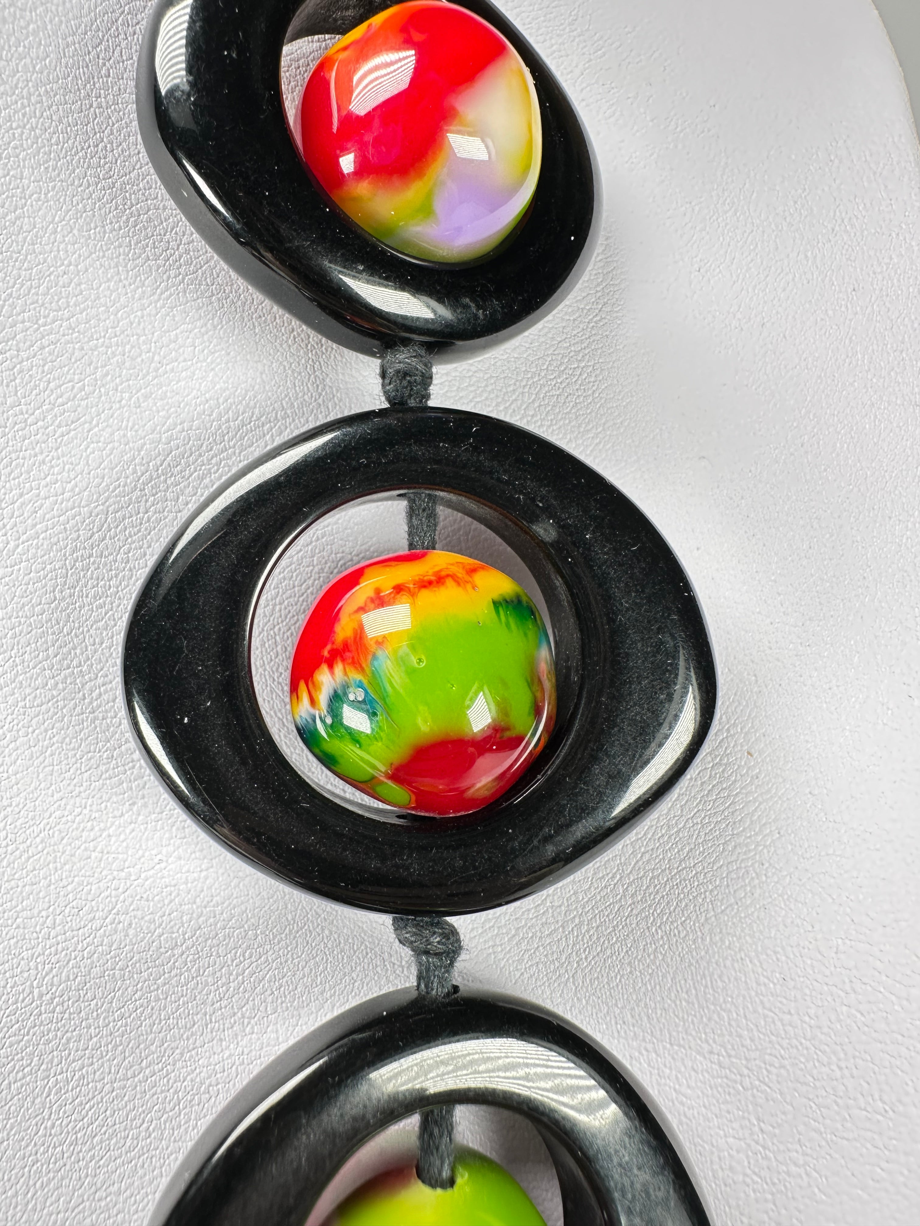 Jackie Brazil "Saturn" Black & Kandinsky Disc & Ball On String Short 50cm Necklace ( N0051 )