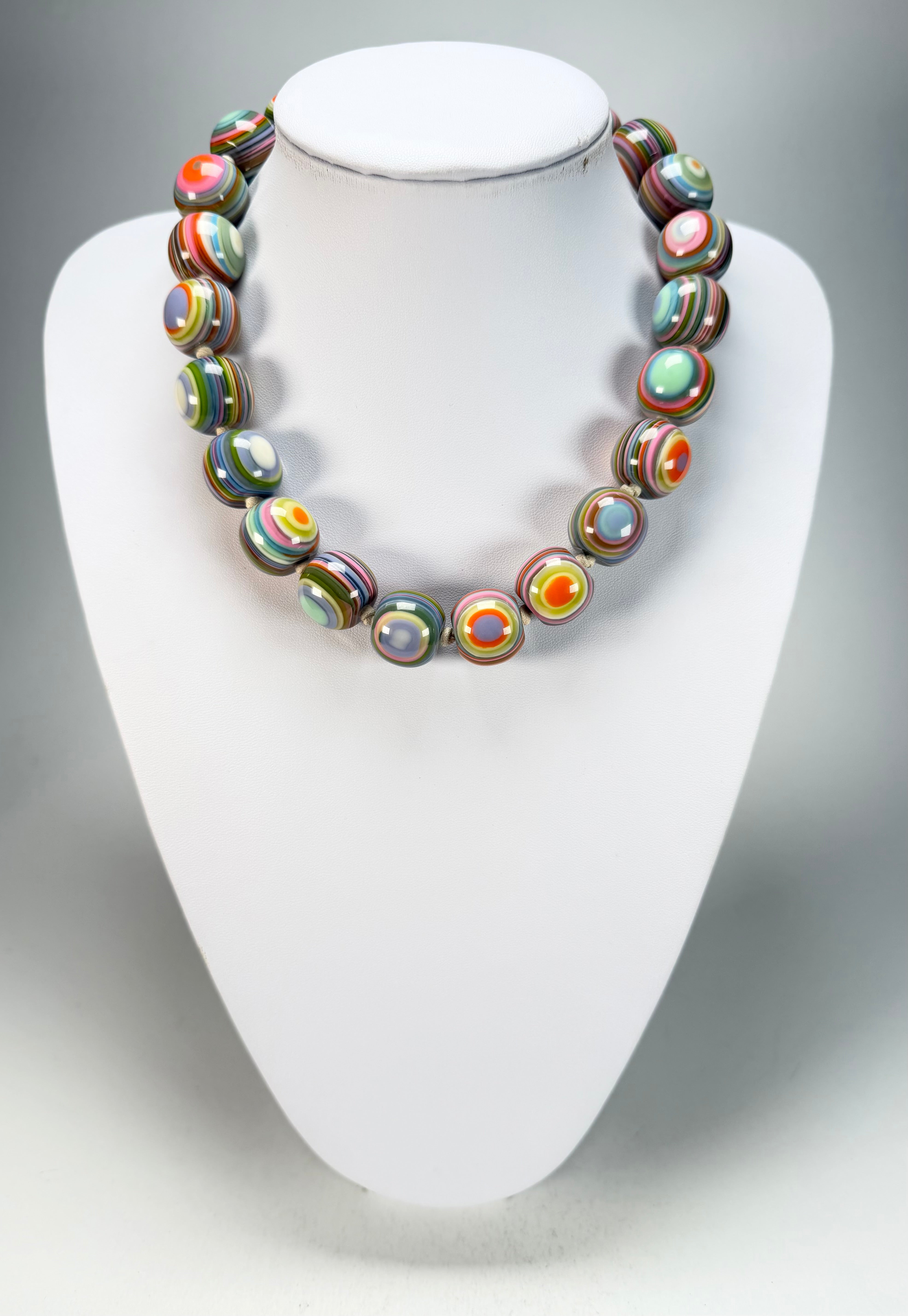 Jackie Brazil "Cat Eyes" Spring Colour Liquorice Balls Resin Necklace 50cm ( N0894 )