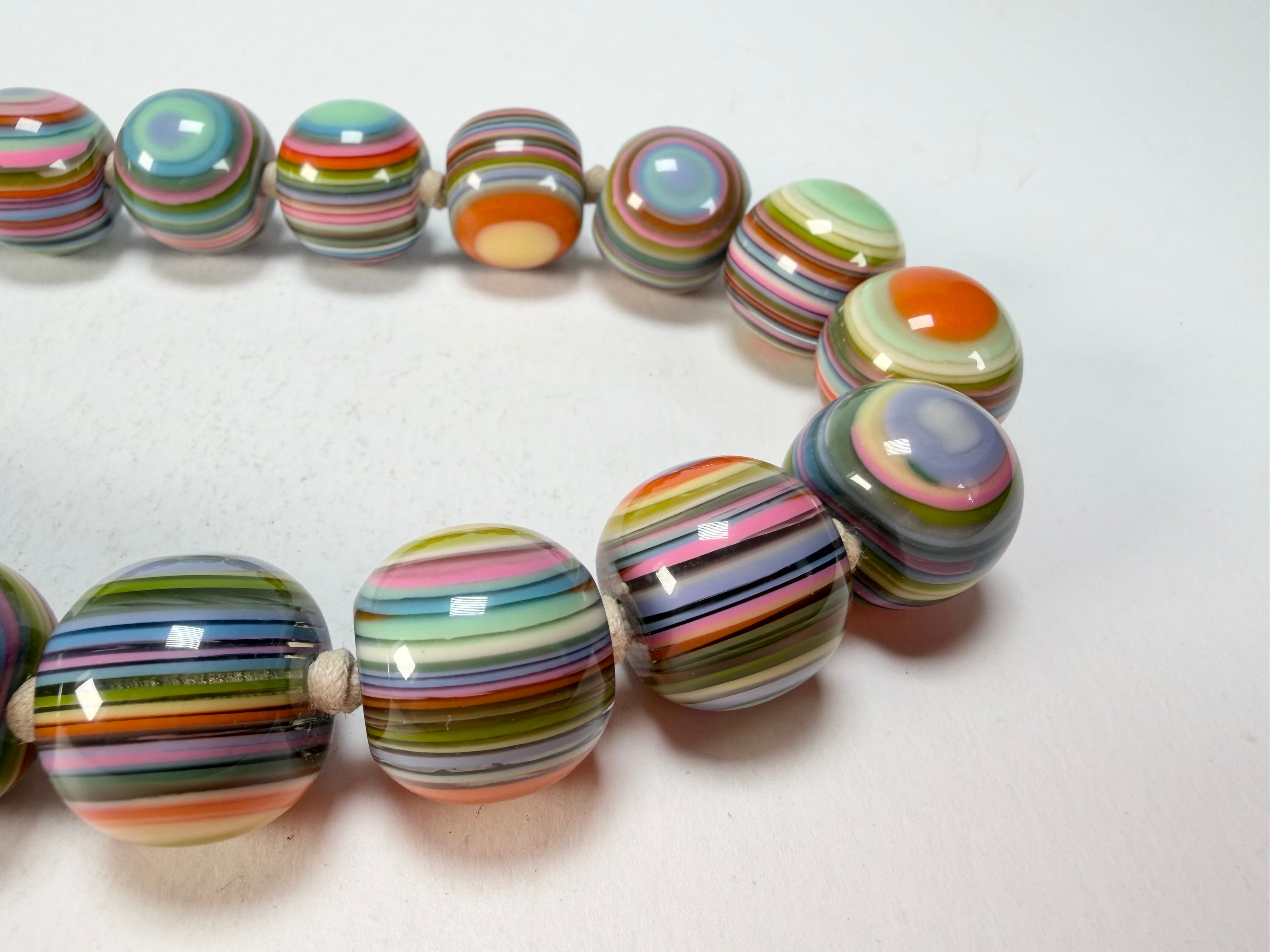 Jackie Brazil "Cat Eyes" Spring Colour Liquorice Balls Resin Necklace 50cm ( N0894 )