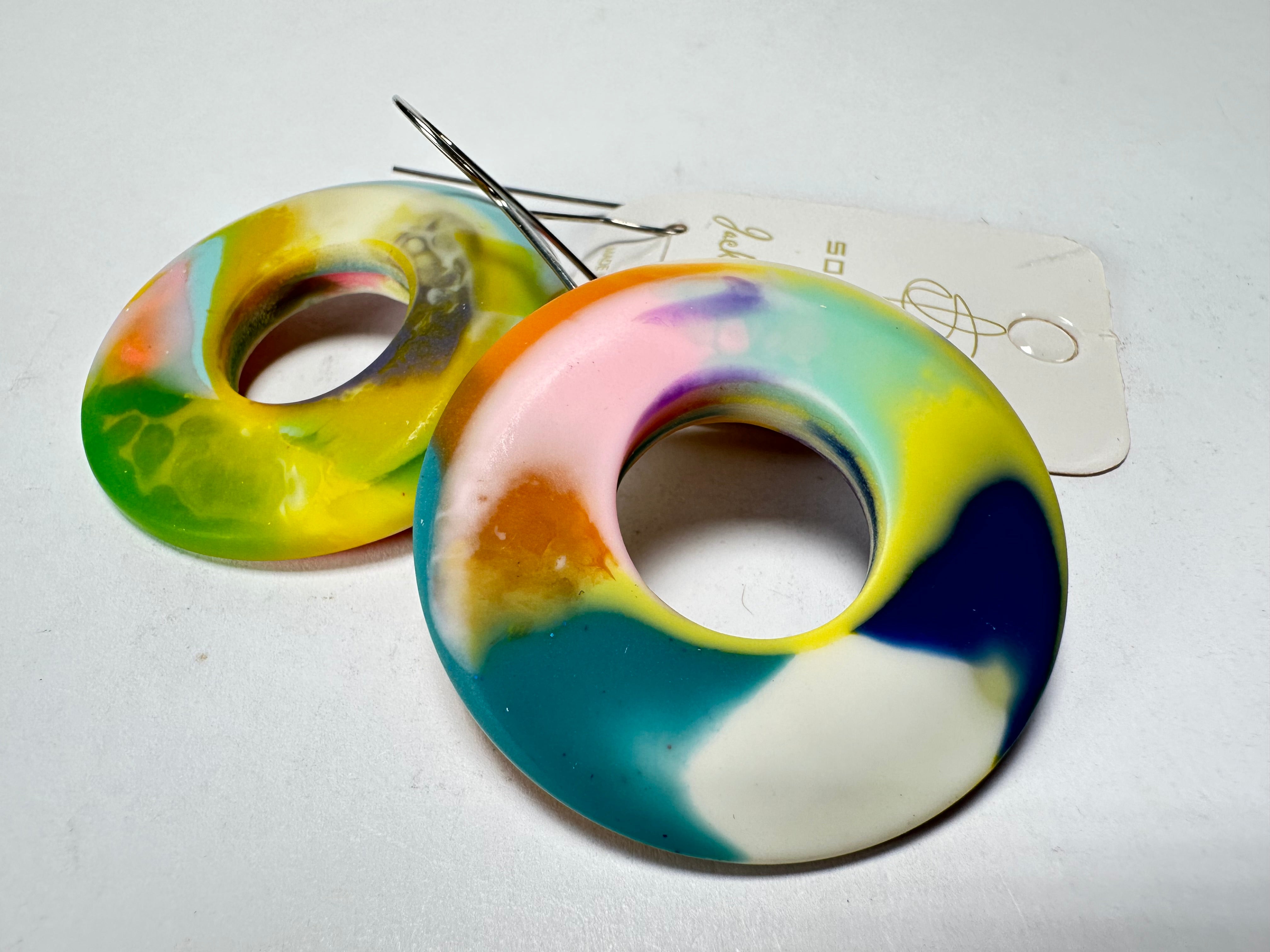 Jackie Brazil "Look" Tropicalia On Hook Resin Earrings ( E2373 )