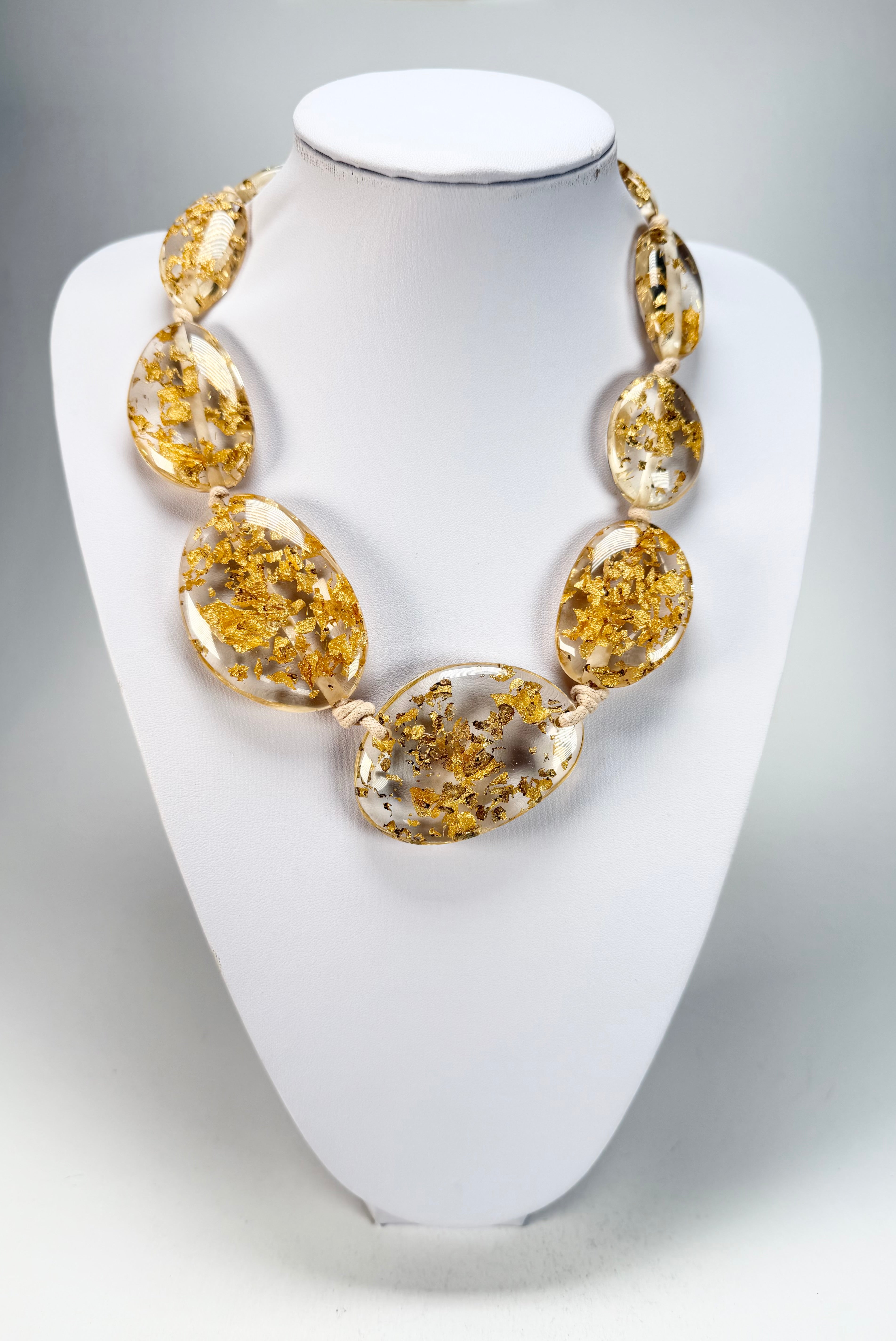 Jackie Brazil "Gold Flakes" Short Flat Riverstones 50cm Necklace ( N3616 )