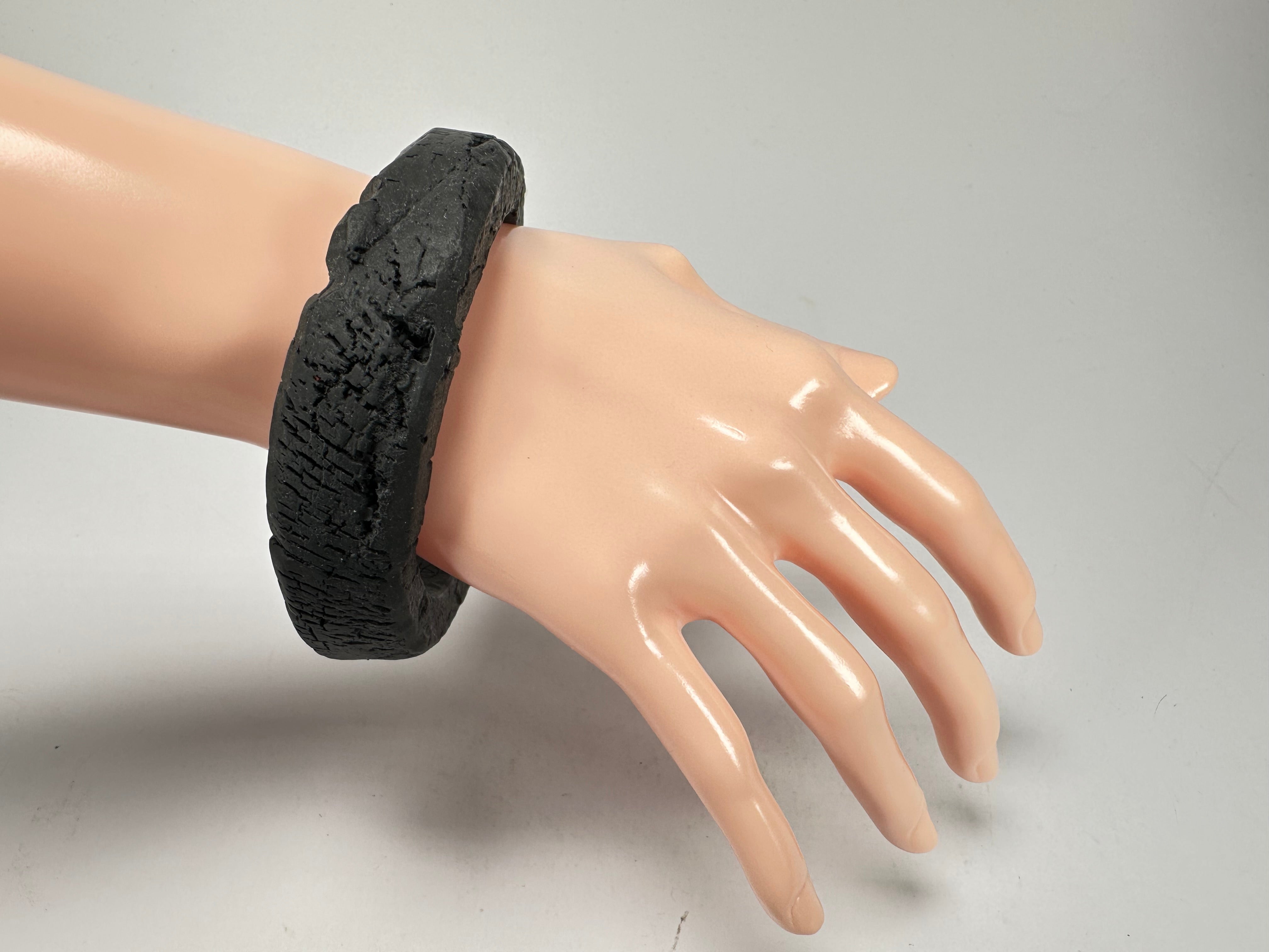 Jackie Brazil "Dark Black" Charcoal Donut Solid Round Thin Bangle ( B2875 )