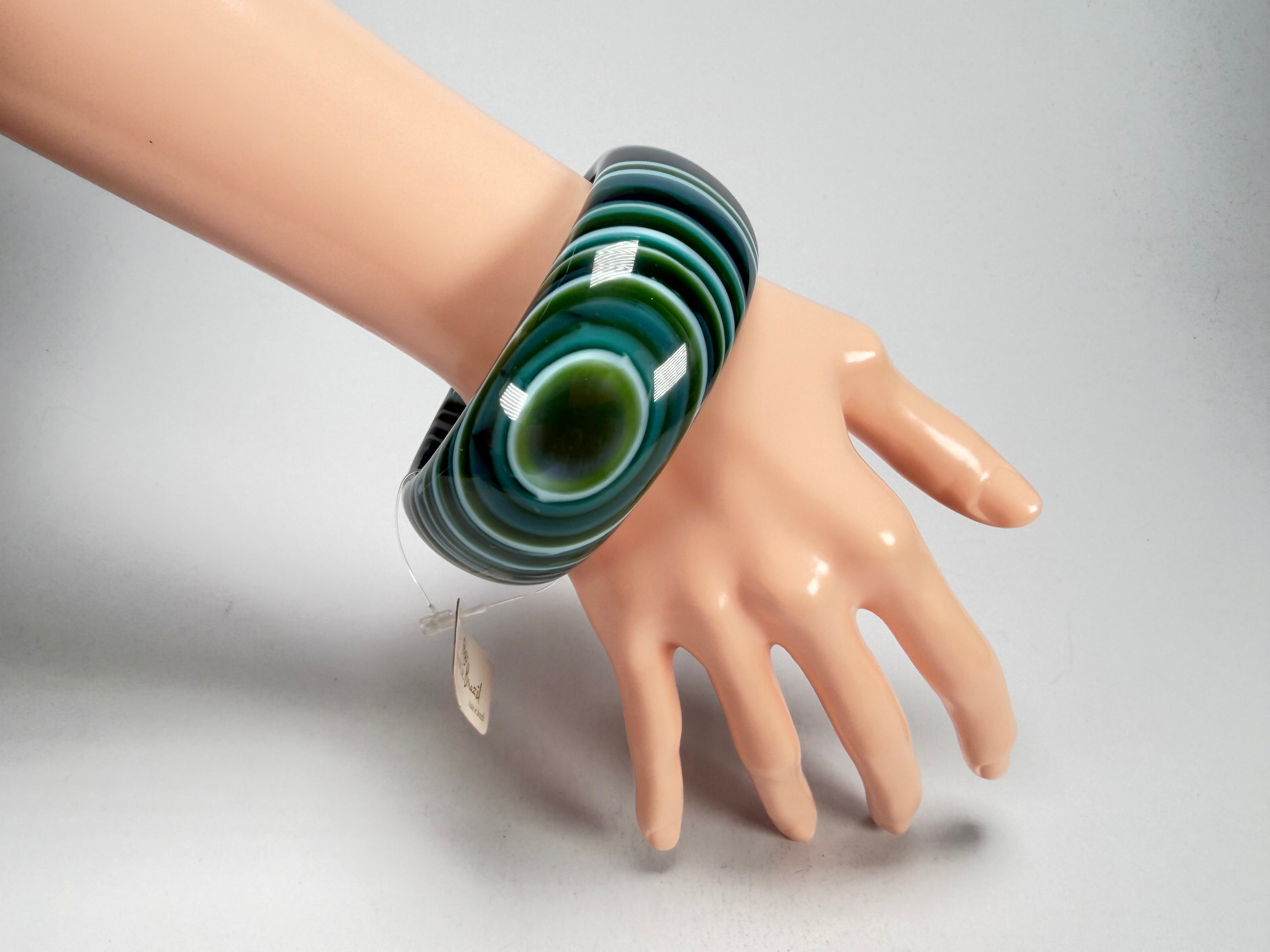 Jackie Brazil "All Sorts "Liquorice w/Cat Eye Blue Mix 3.4cm Bangle ( B2444 )