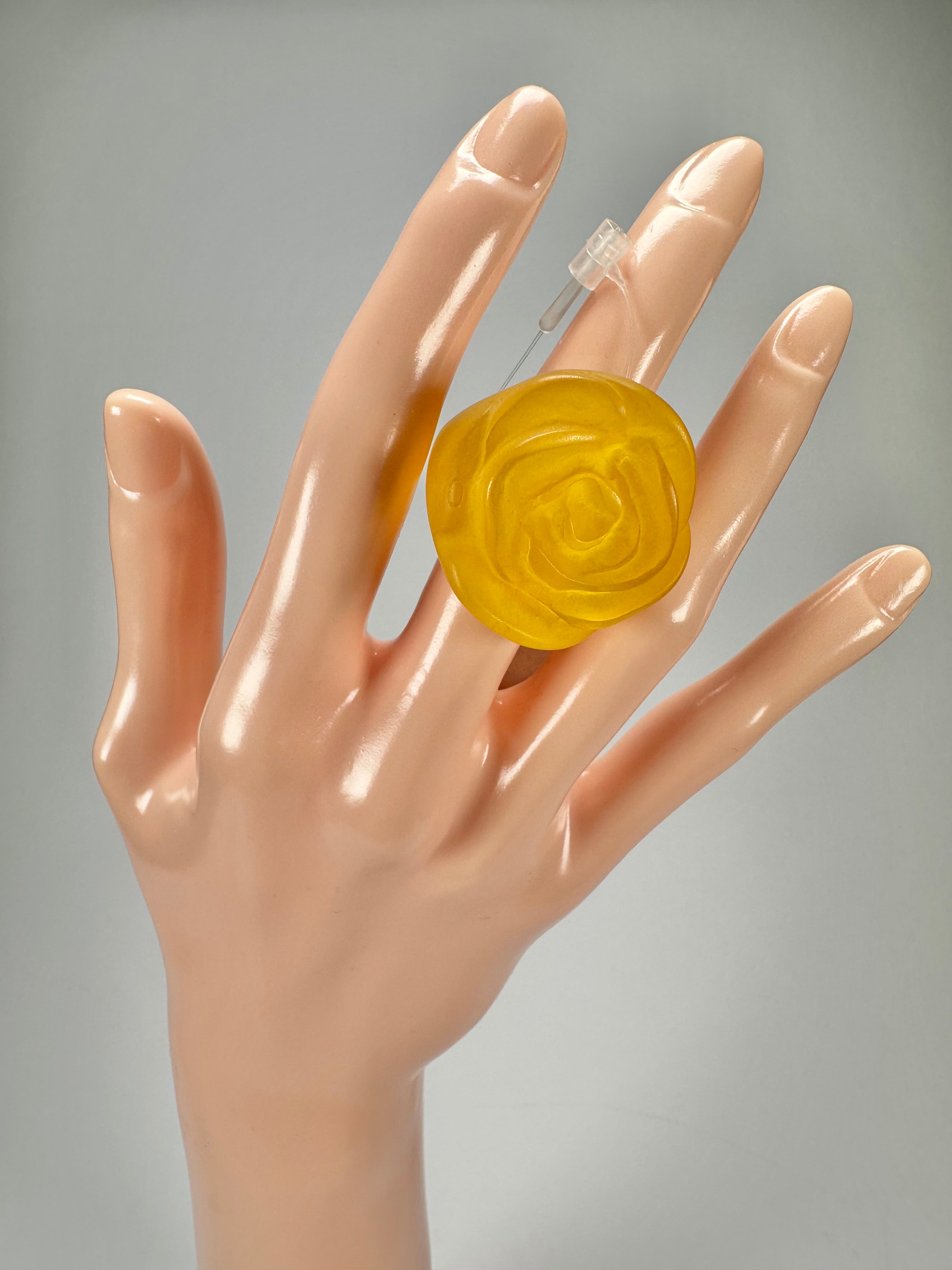 Jackie Brazil "Rose" Yellow Resin Rose Ring ( R0585 ) Size UK N / US 6.5