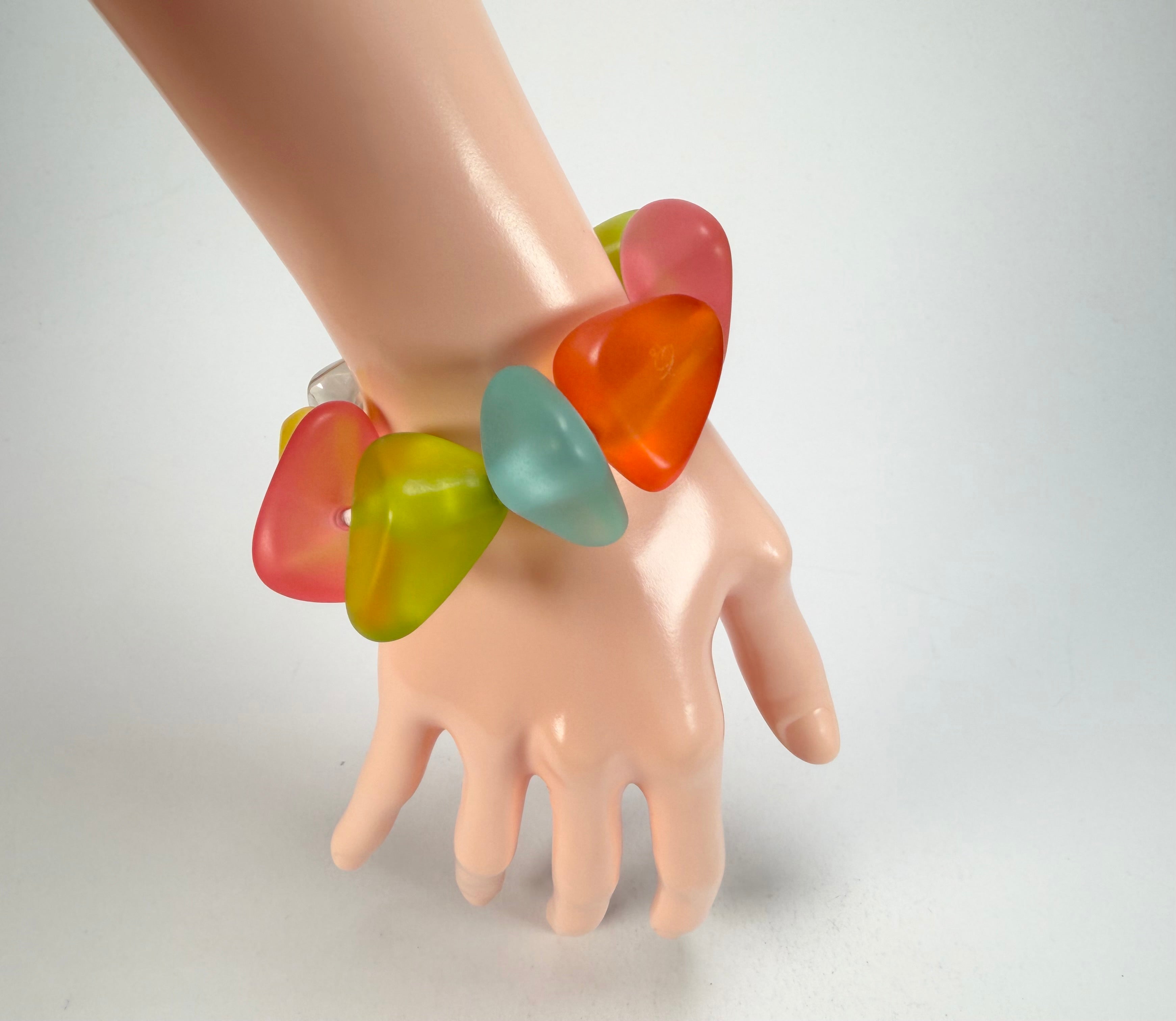 Jackie Brazil "Diamonds" Transparent Summer Frost Flintstone Bone Bracelet ( B0211 )