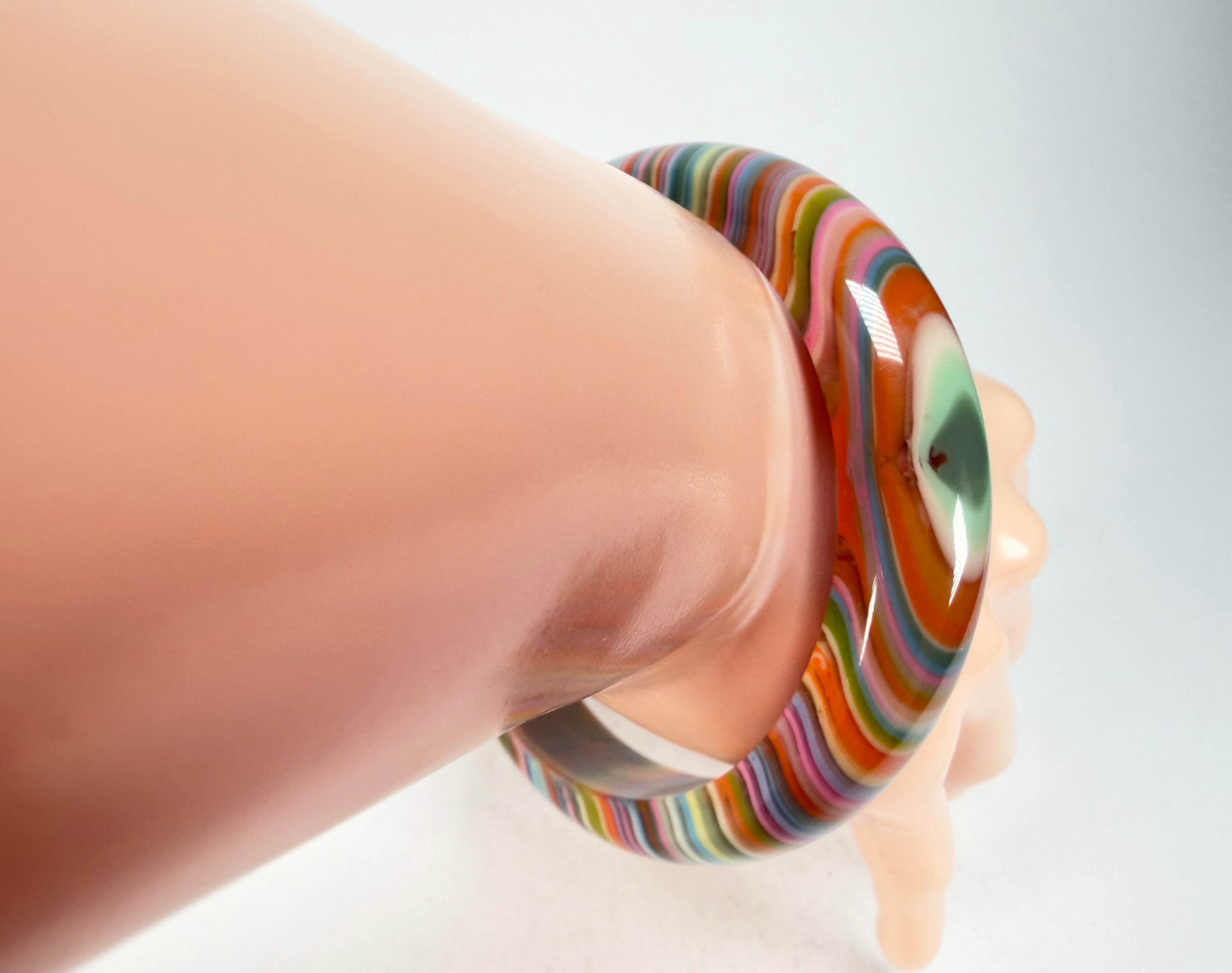 Jackie Brazil "Thin Cat Eye" Liquorice Allsorts with Cat Eye Spring Colour 1.3cm Resin Bangle ( B1151 )