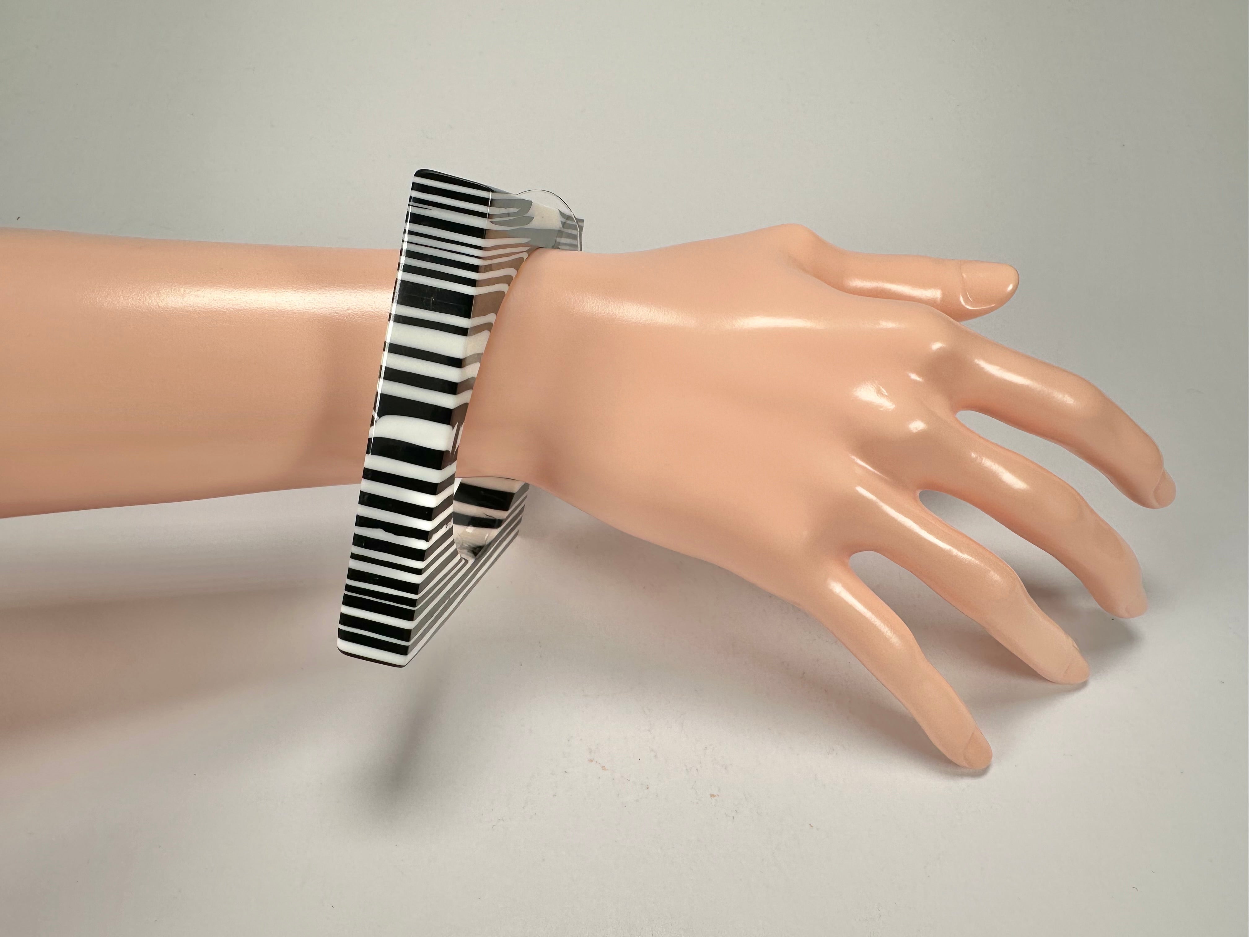 Jackie Brazil "Zebra" Liquorice Allsorts Black & White Striped 1.3cm Square Resin Bangle ( B2142 )