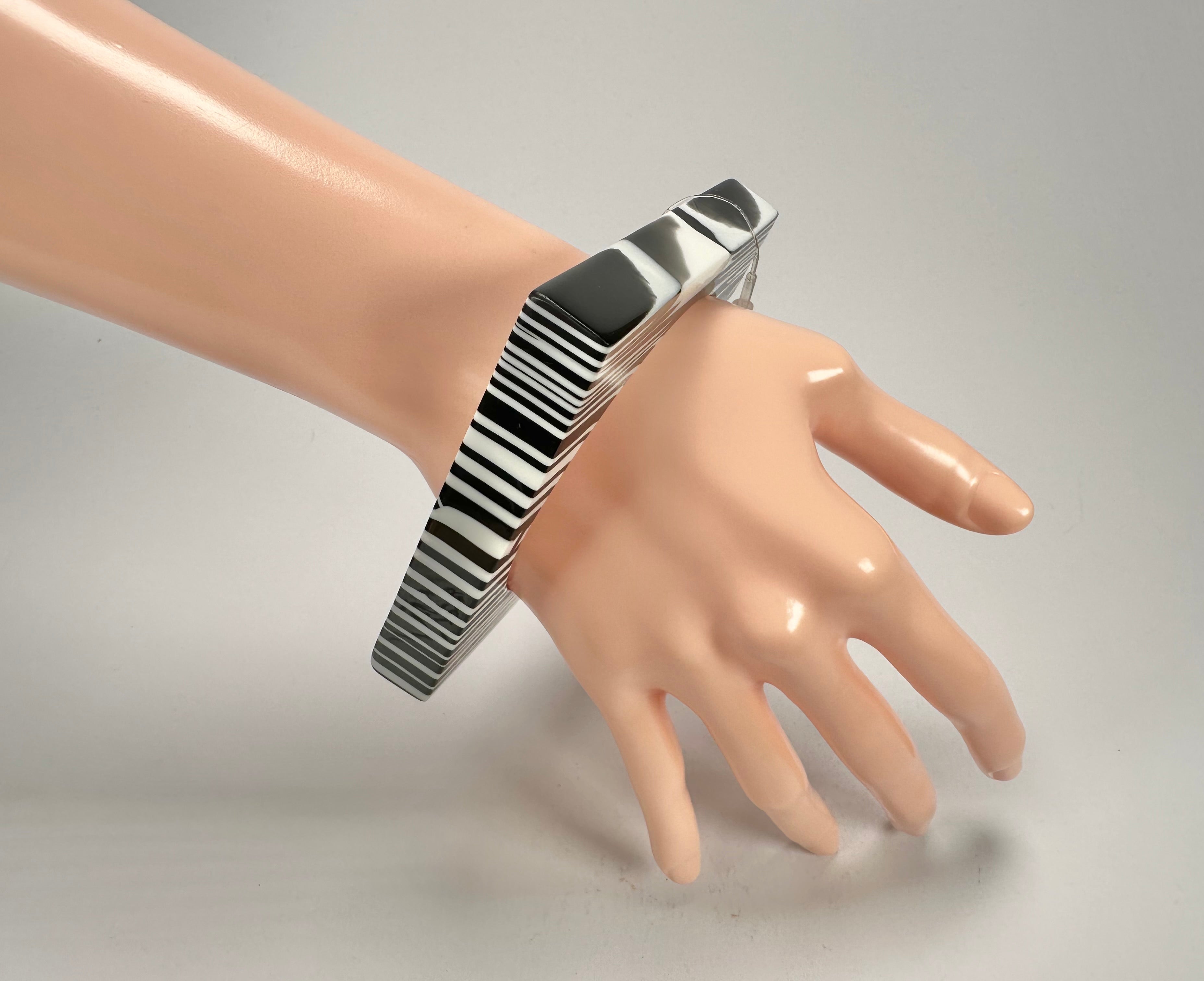 Jackie Brazil "Zebra" Liquorice Allsorts Black & White Striped 1.3cm Square Resin Bangle ( B2142 )