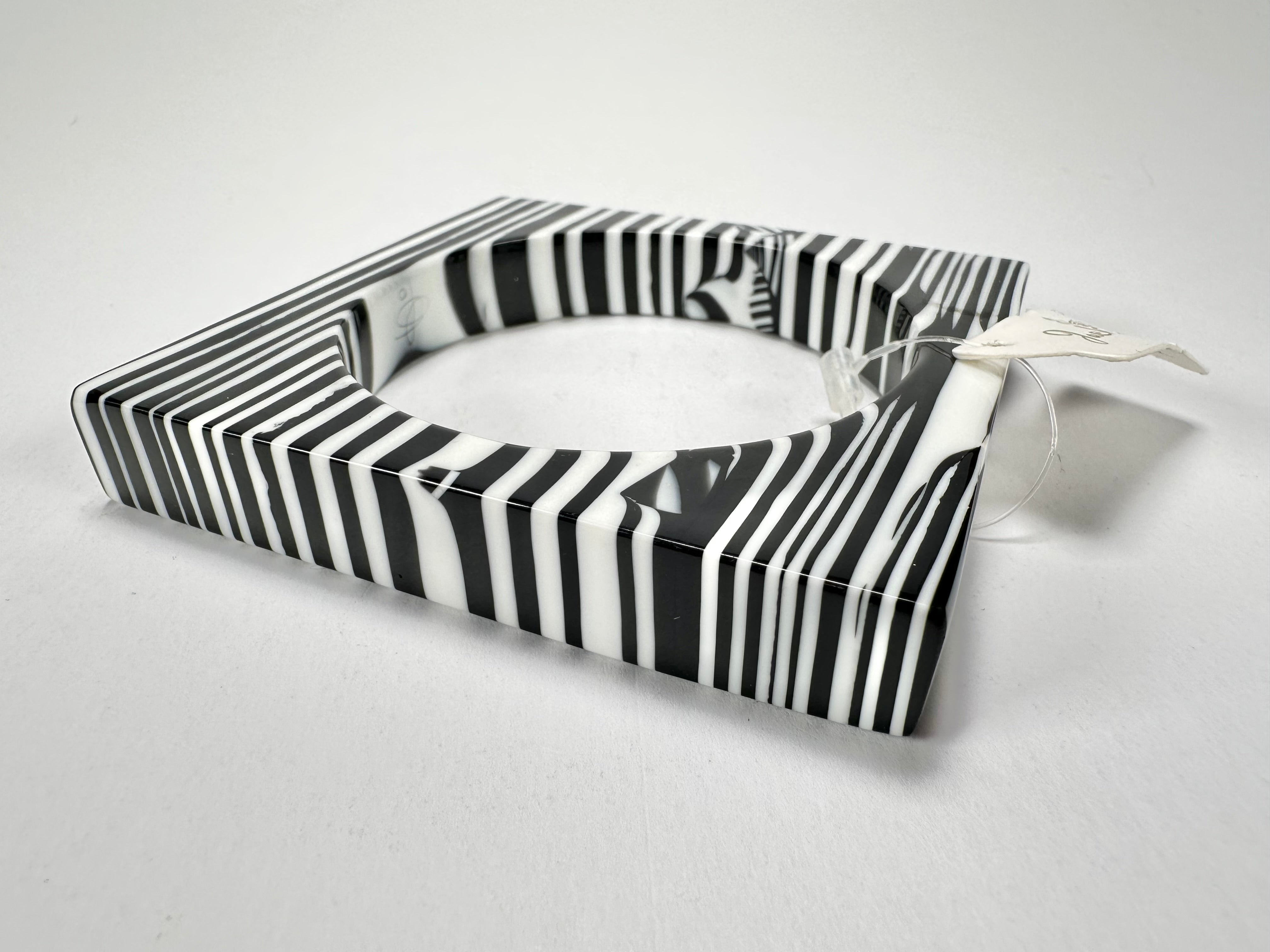 Jackie Brazil "Zebra" Liquorice Allsorts Black & White Striped 1.3cm Square Resin Bangle ( B2142 )