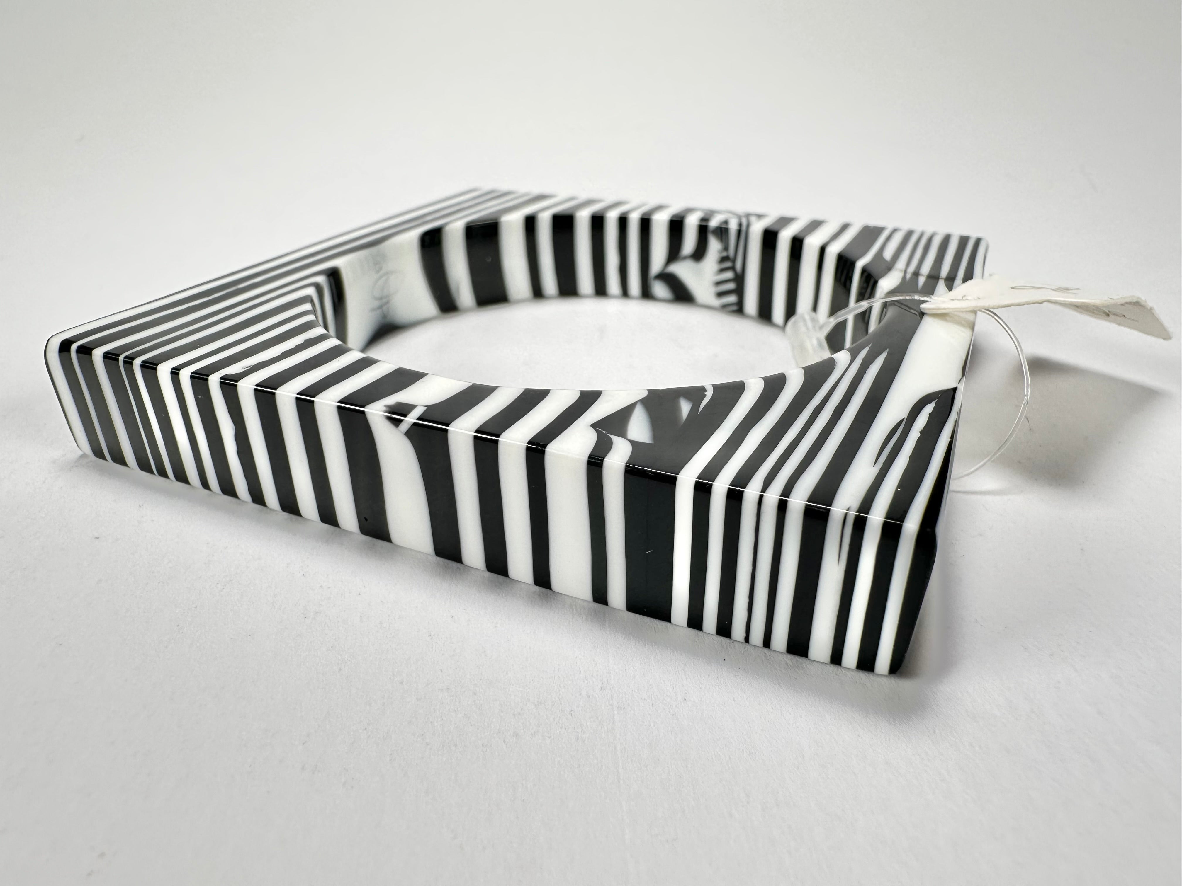 Jackie Brazil "Zebra" Liquorice Allsorts Black & White Striped 1.3cm Square Resin Bangle ( B2142 )