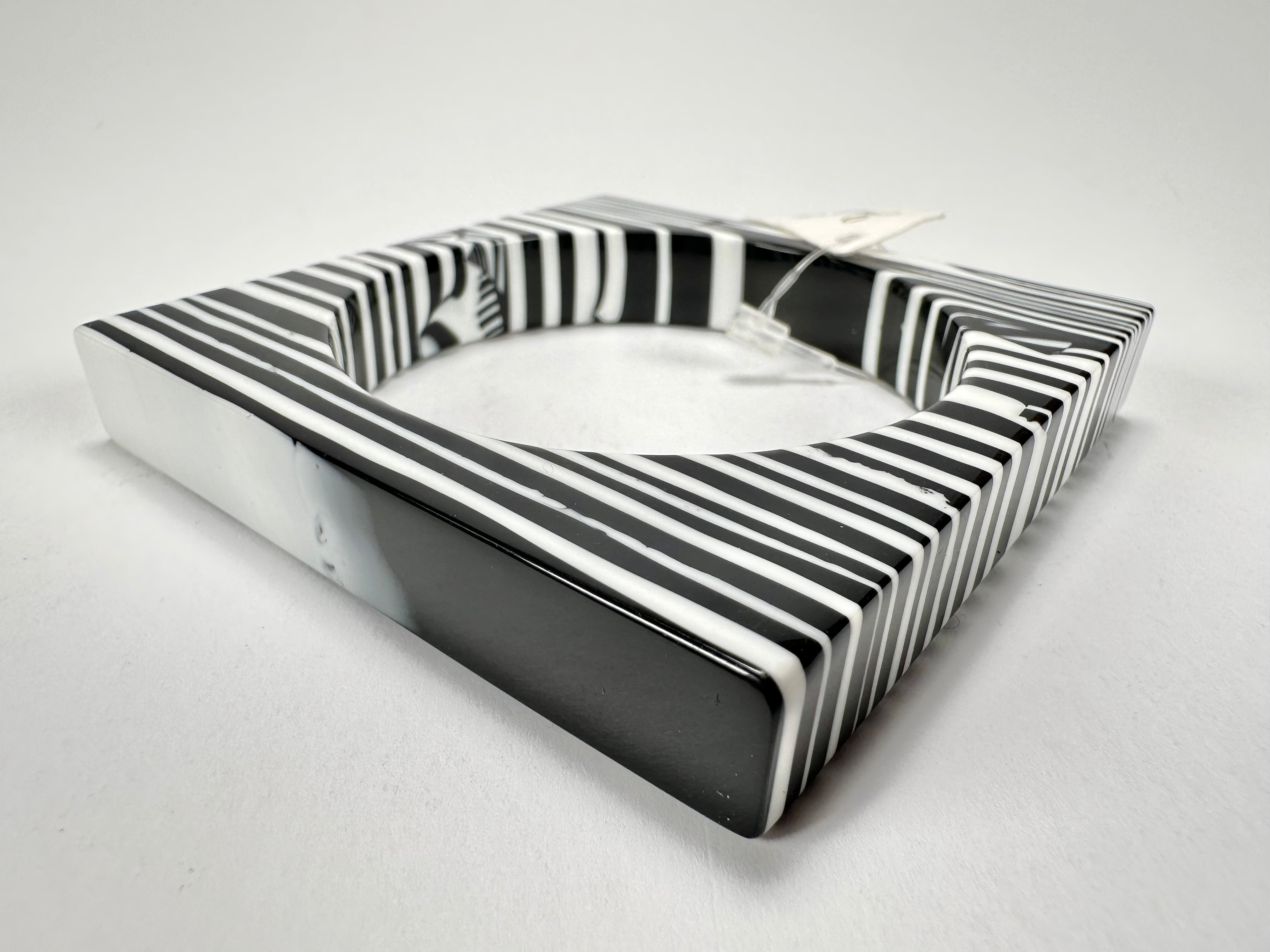 Jackie Brazil "Zebra" Liquorice Allsorts Black & White Striped 1.3cm Square Resin Bangle ( B2142 )