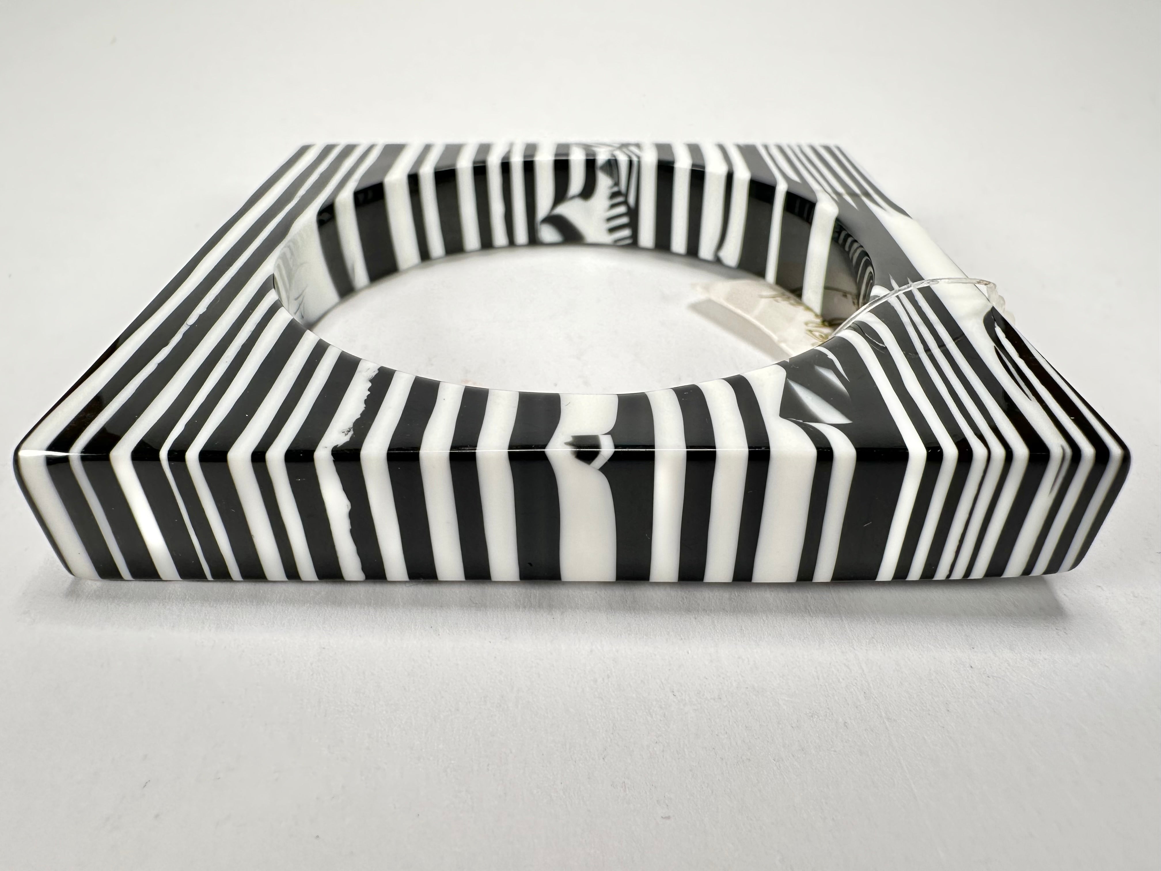Jackie Brazil "Zebra" Liquorice Allsorts Black & White Striped 1.3cm Square Resin Bangle ( B2142 )