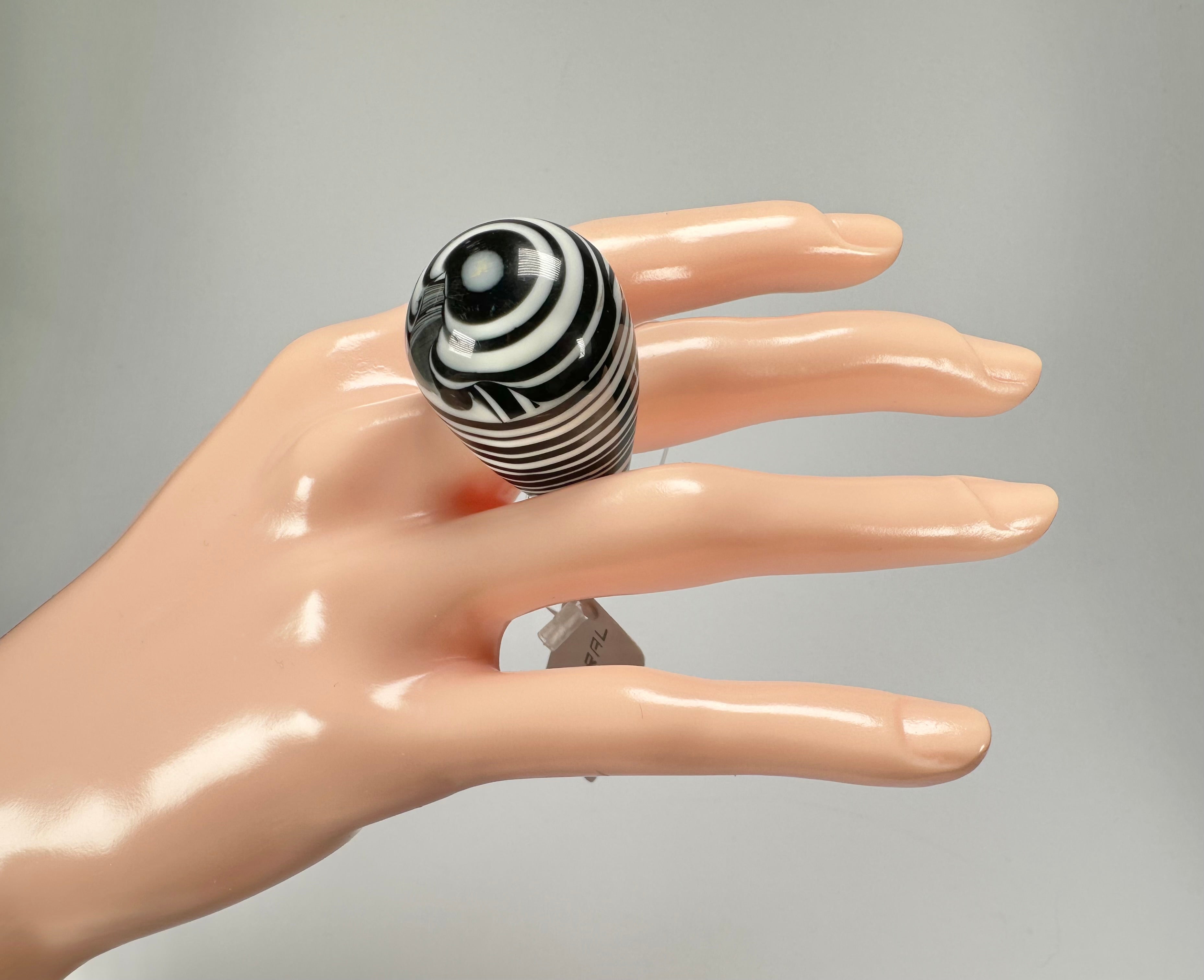 Jackie Brazil "Cat Eye" Liquorice Black & White Mix Large Domed Resin Ring ( R1159 ) UK P / USA 7.5