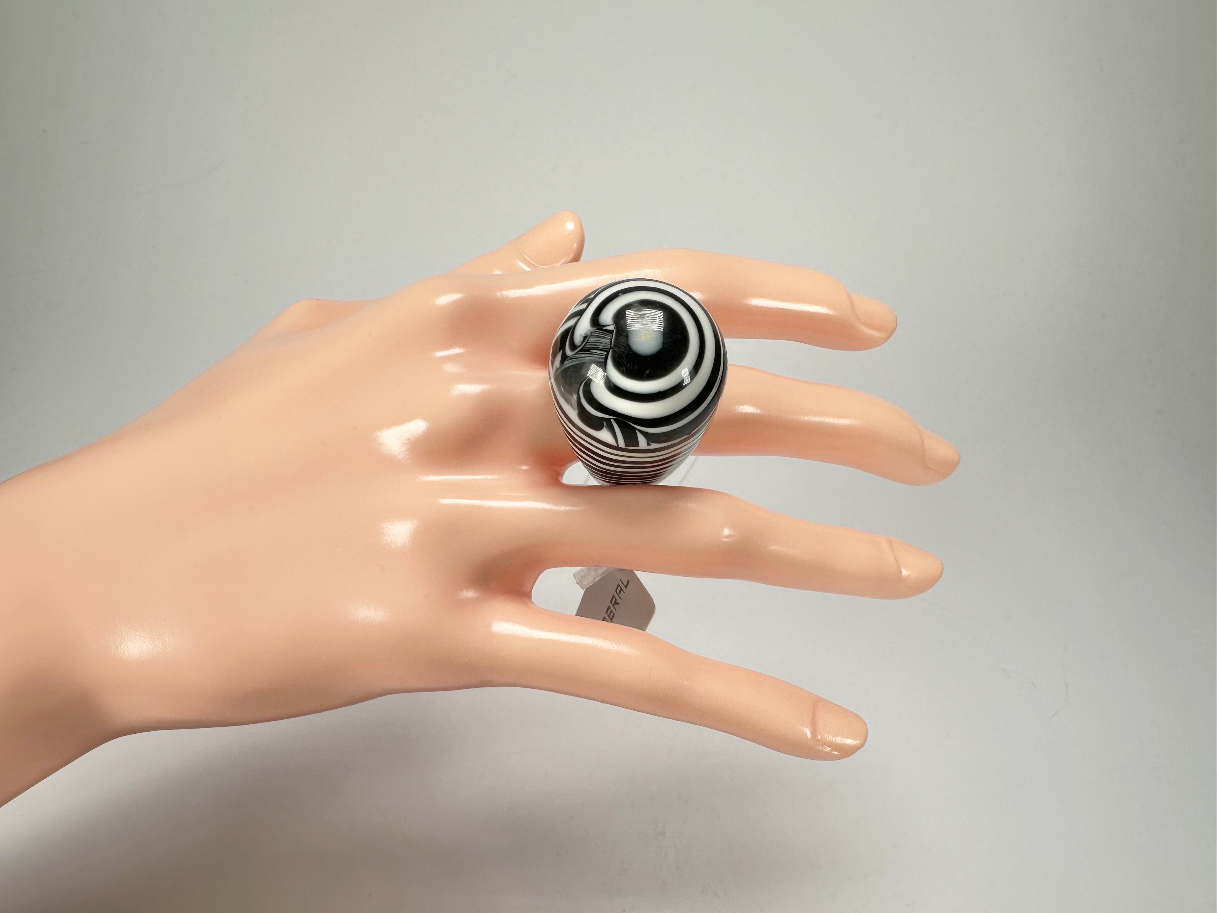 Jackie Brazil "Cat Eye" Liquorice Black & White Mix Large Domed Resin Ring ( R1159 ) UK P / USA 7.5