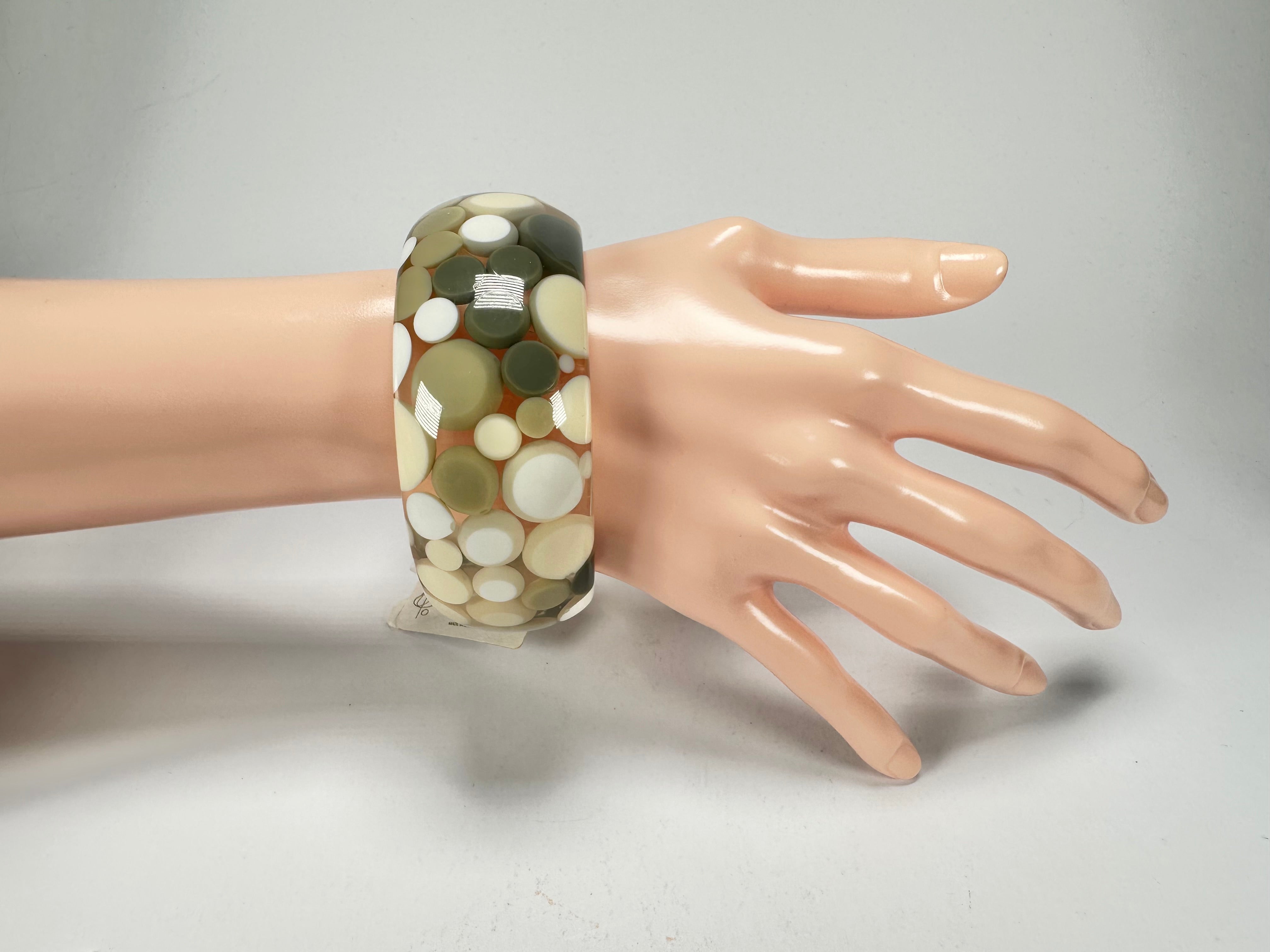 Jackie Brazil "Petit Balls" Cream Mix Spots Solid Round Resin 3.4cm Bangle ( B2520 )