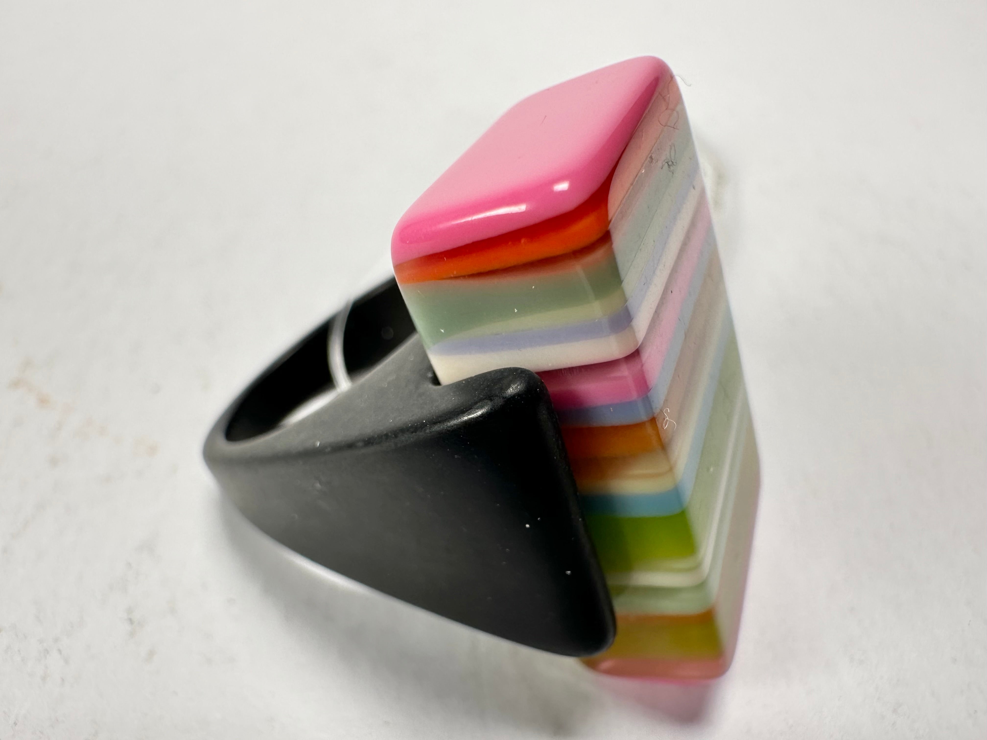 Jackie Brazil "Toppa" Liquorice Spring Mix Resin Ring ( R0152 ) UK Q / USA 8
