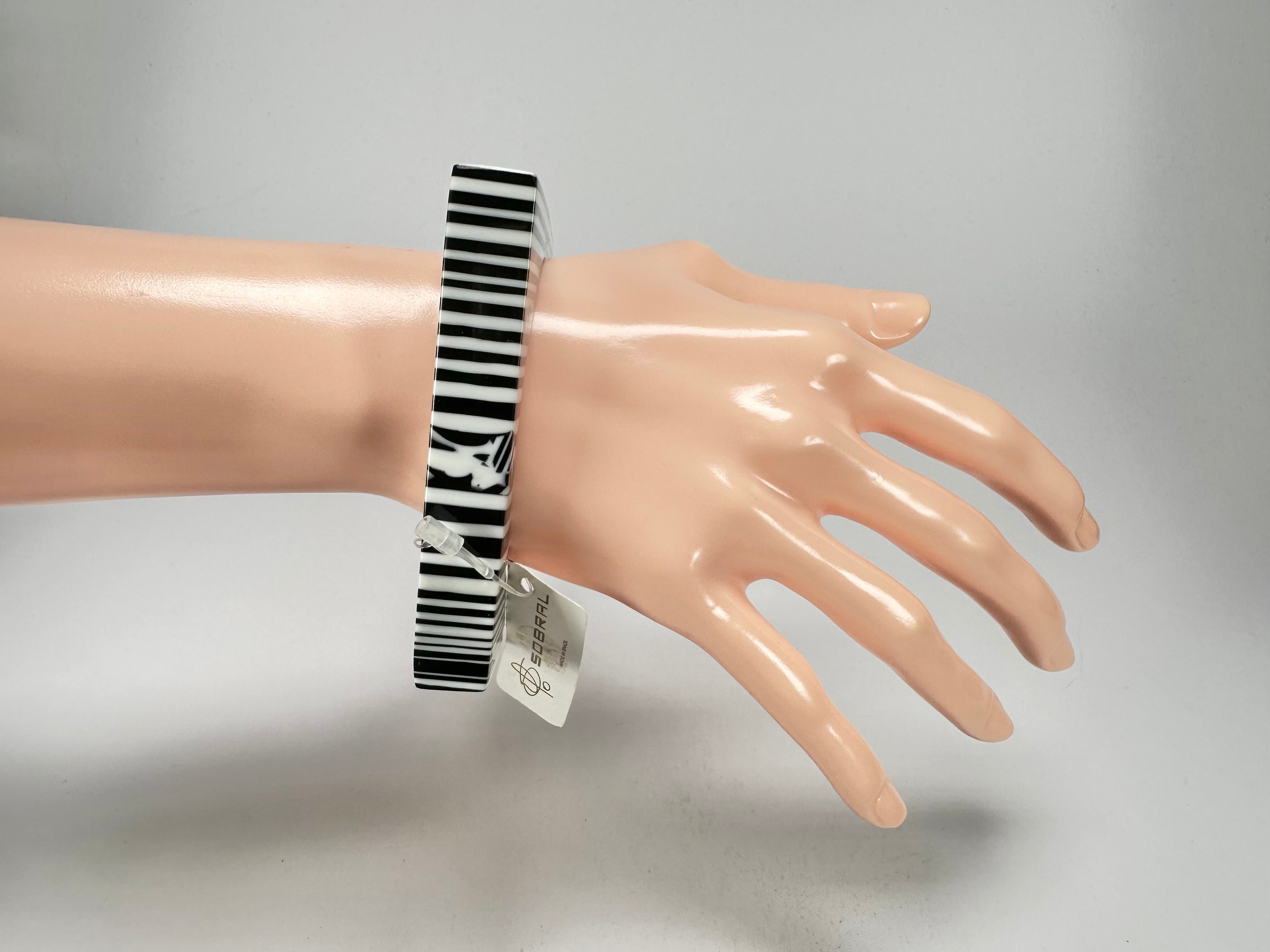 Jackie Brazil "Zebra" Liquorice Allsorts Black & White Striped 1.3cm Square Resin Bangle ( B2142 )