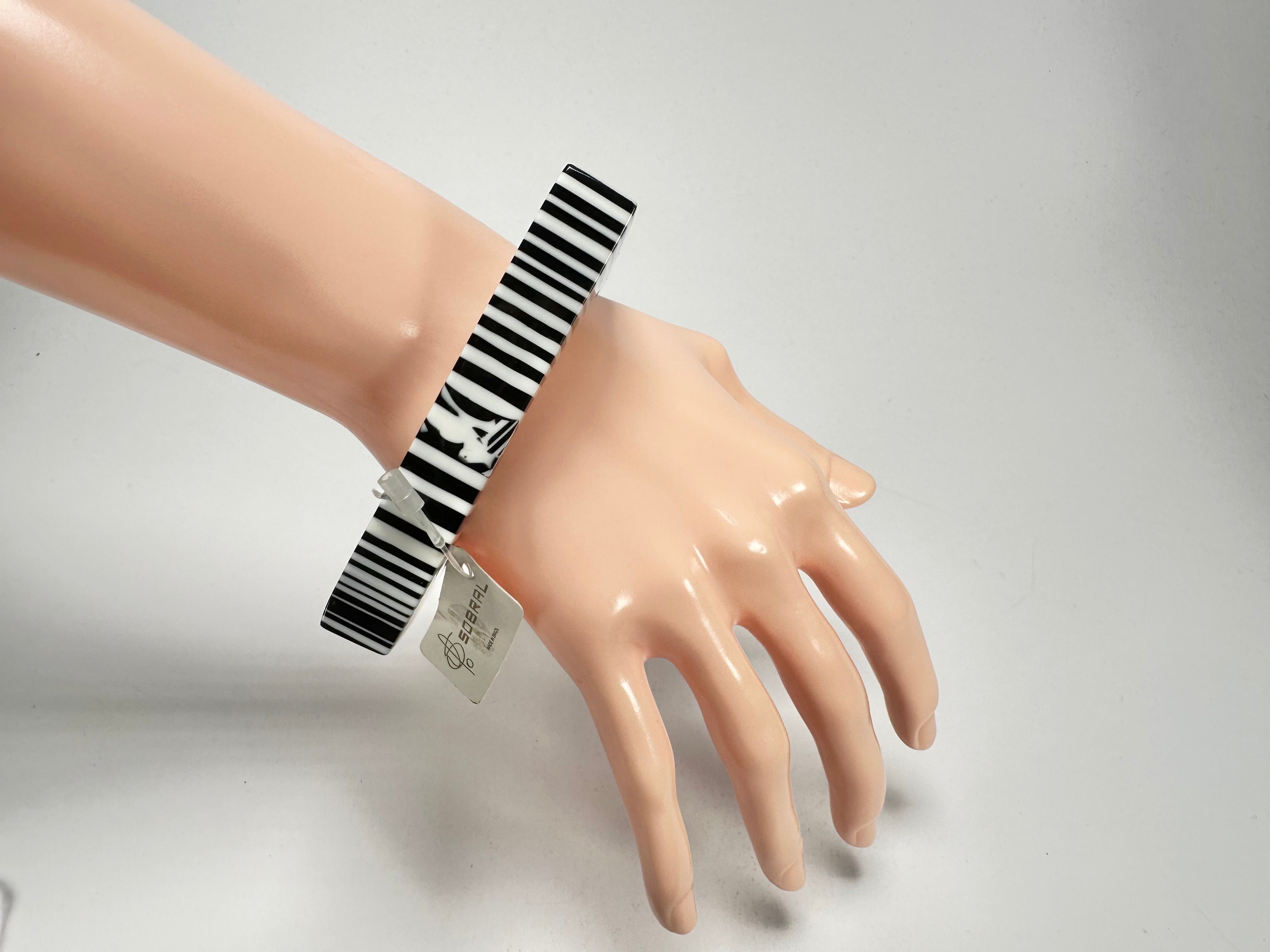 Jackie Brazil "Zebra" Liquorice Allsorts Black & White Striped 1.3cm Square Resin Bangle ( B2142 )