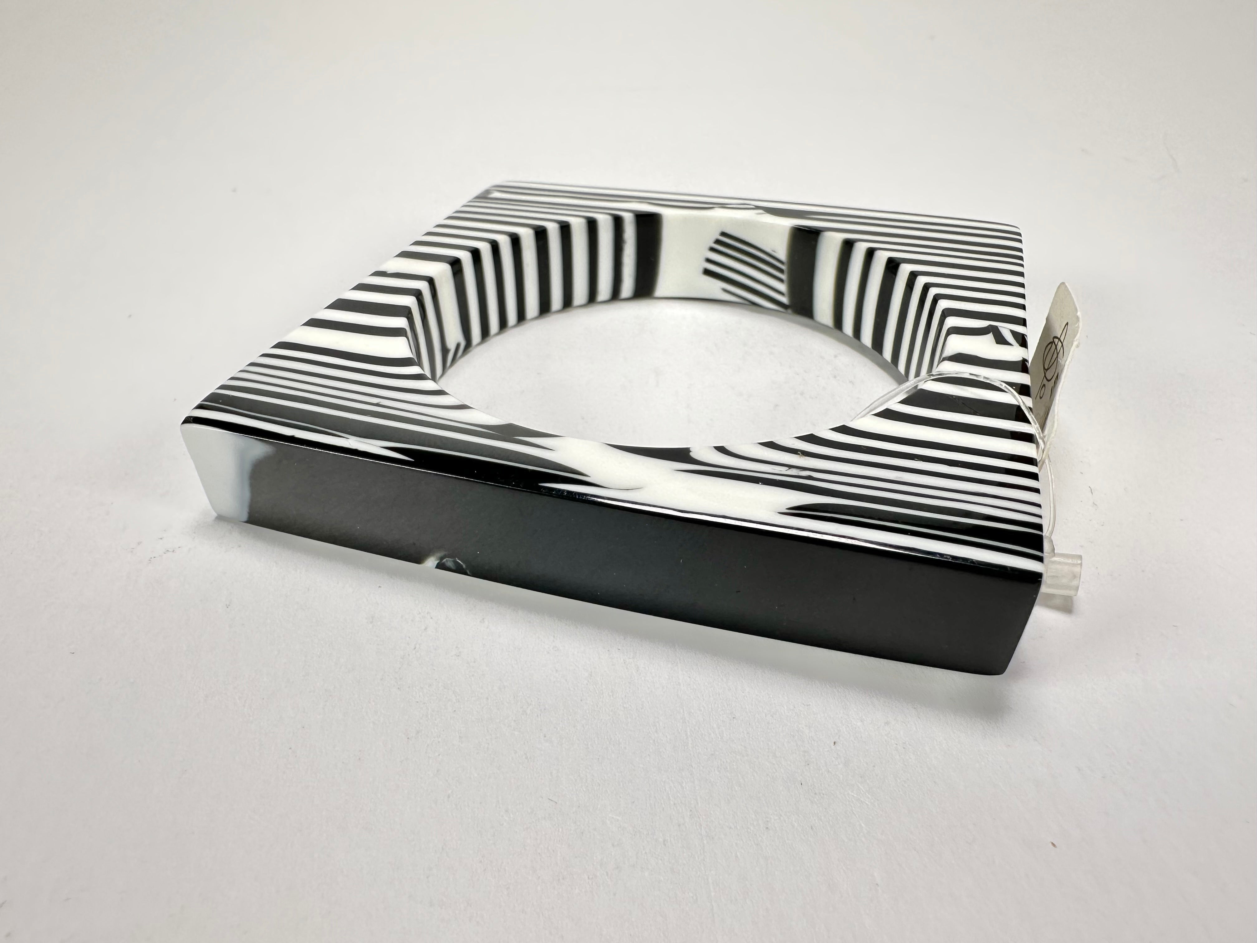 Jackie Brazil "Zebra" Liquorice Allsorts Black & White Striped 1.3cm Square Resin Bangle ( B2142 )