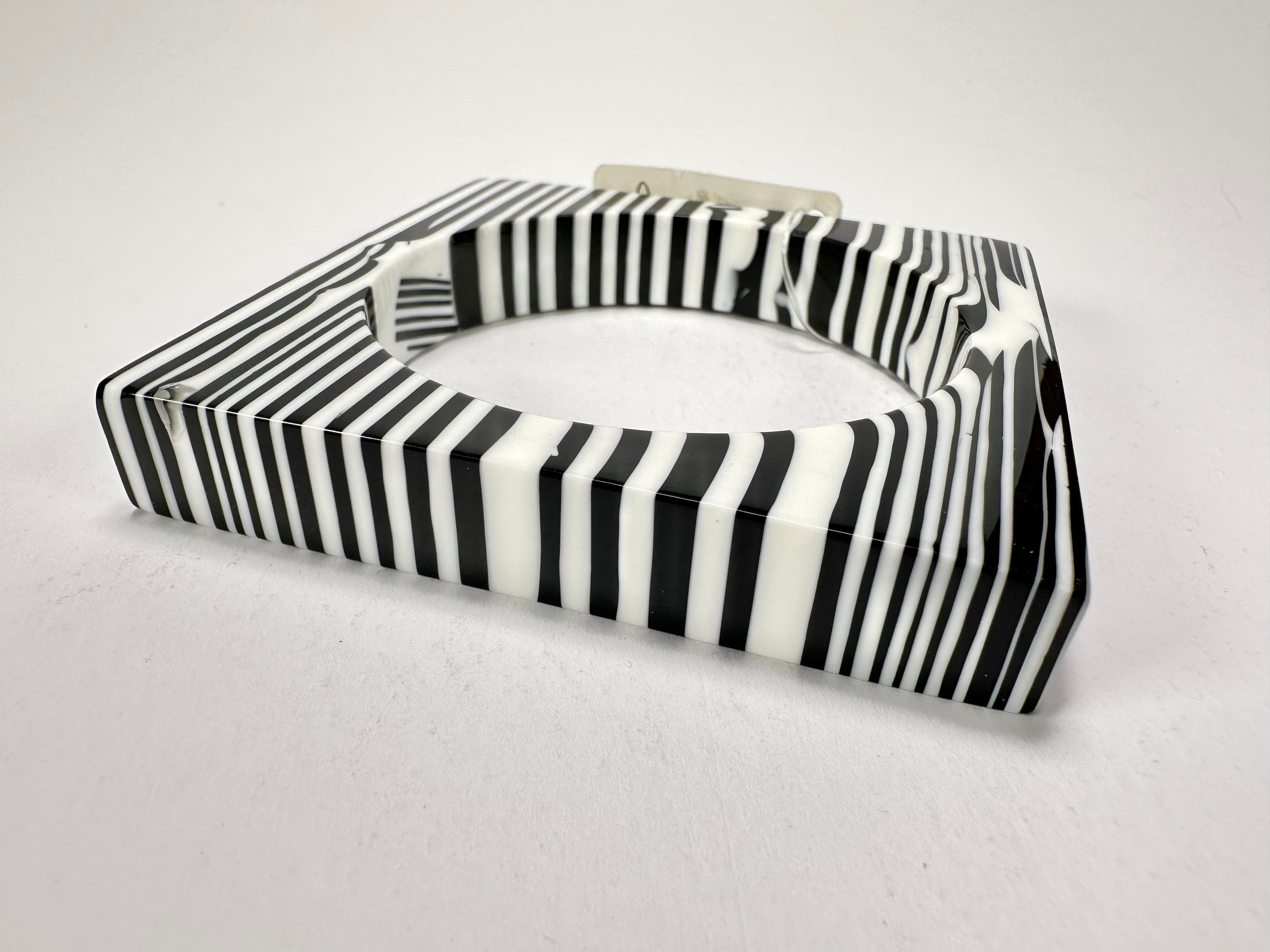 Jackie Brazil "Zebra" Liquorice Allsorts Black & White Striped 1.3cm Square Resin Bangle ( B2142 )